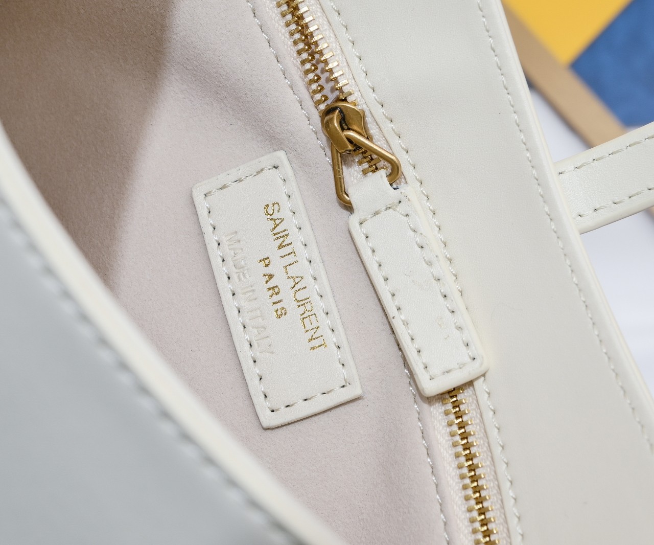 SAINT LAURENT YSL 5 à 7 Hobo Bag Leather-White Bag