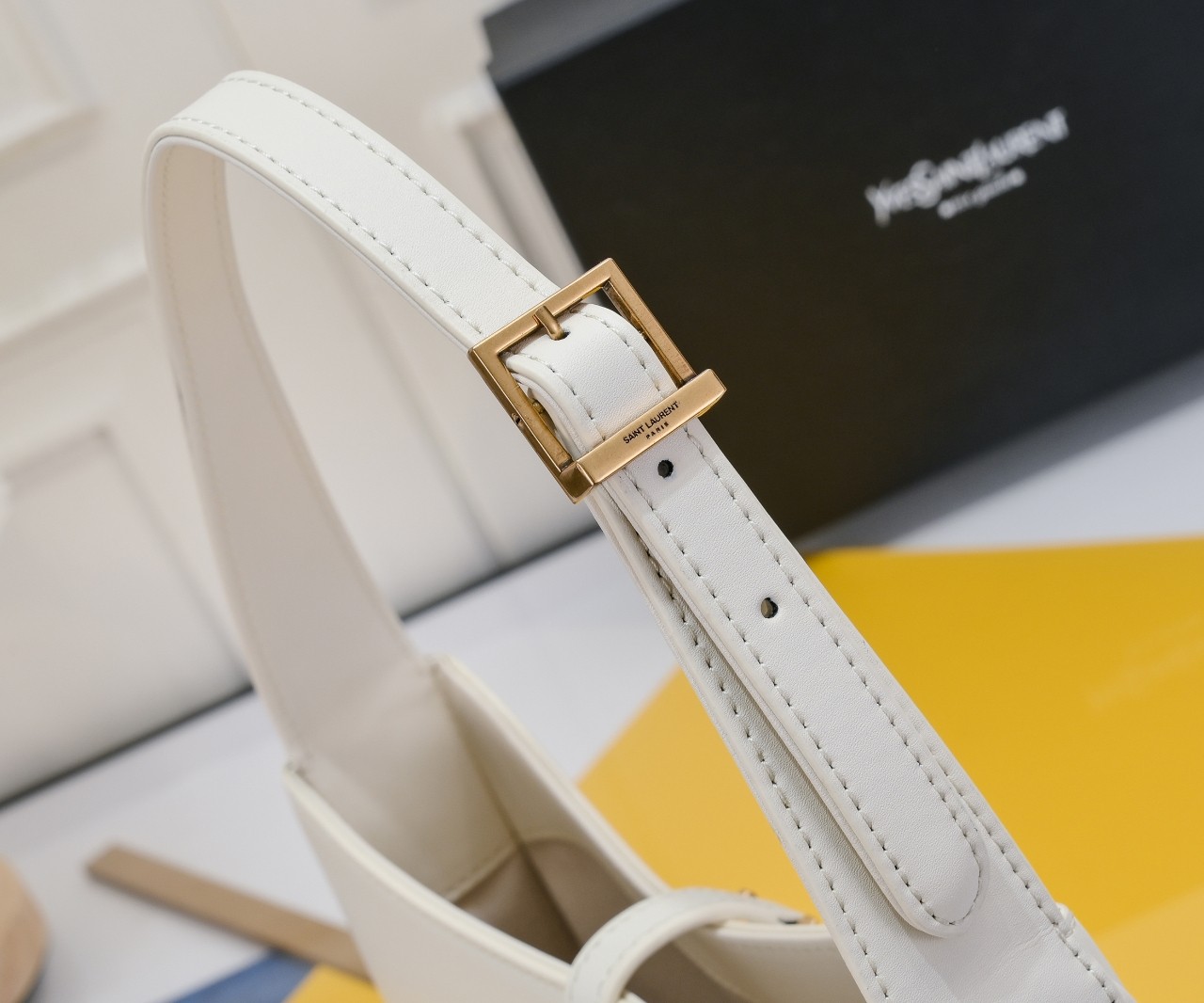 SAINT LAURENT YSL 5 à 7 Hobo Bag Leather-White Bag