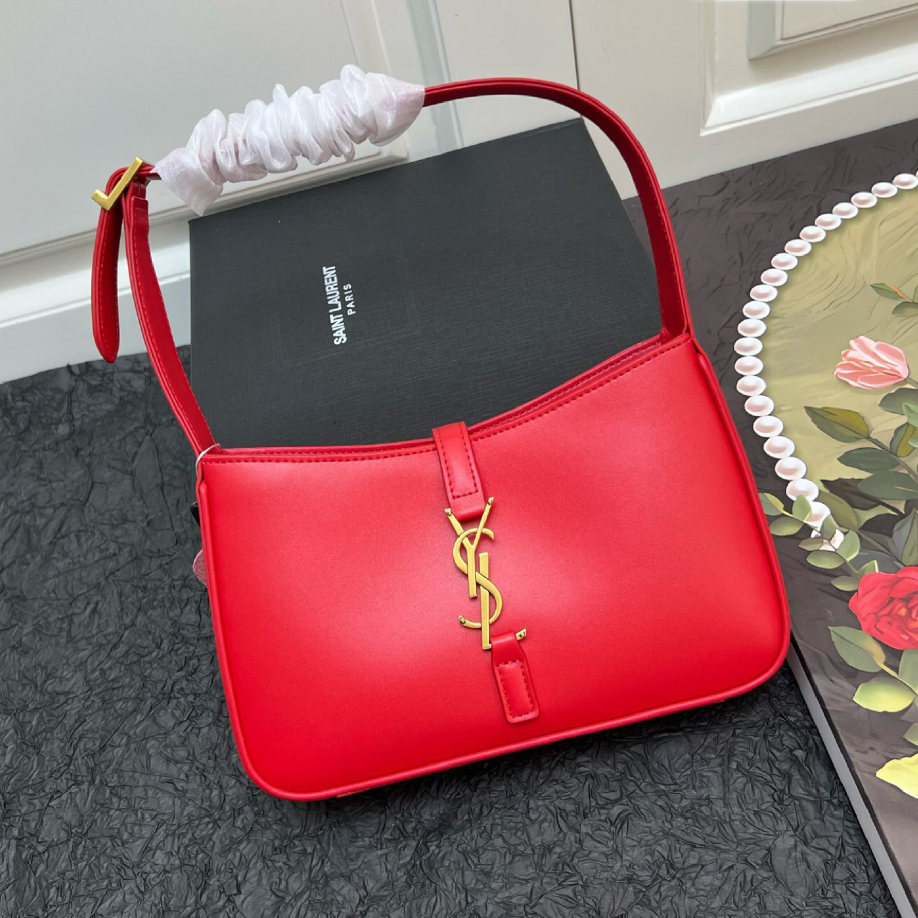 Saint Laurent YSL Le 5 à 7 hobo bag - Red Plain Bag
