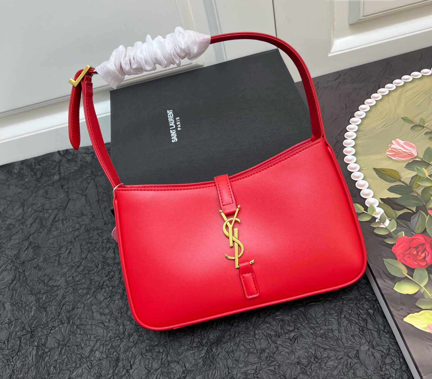 Saint Laurent YSL Le 5 à 7 hobo bag - Red Plain Bag