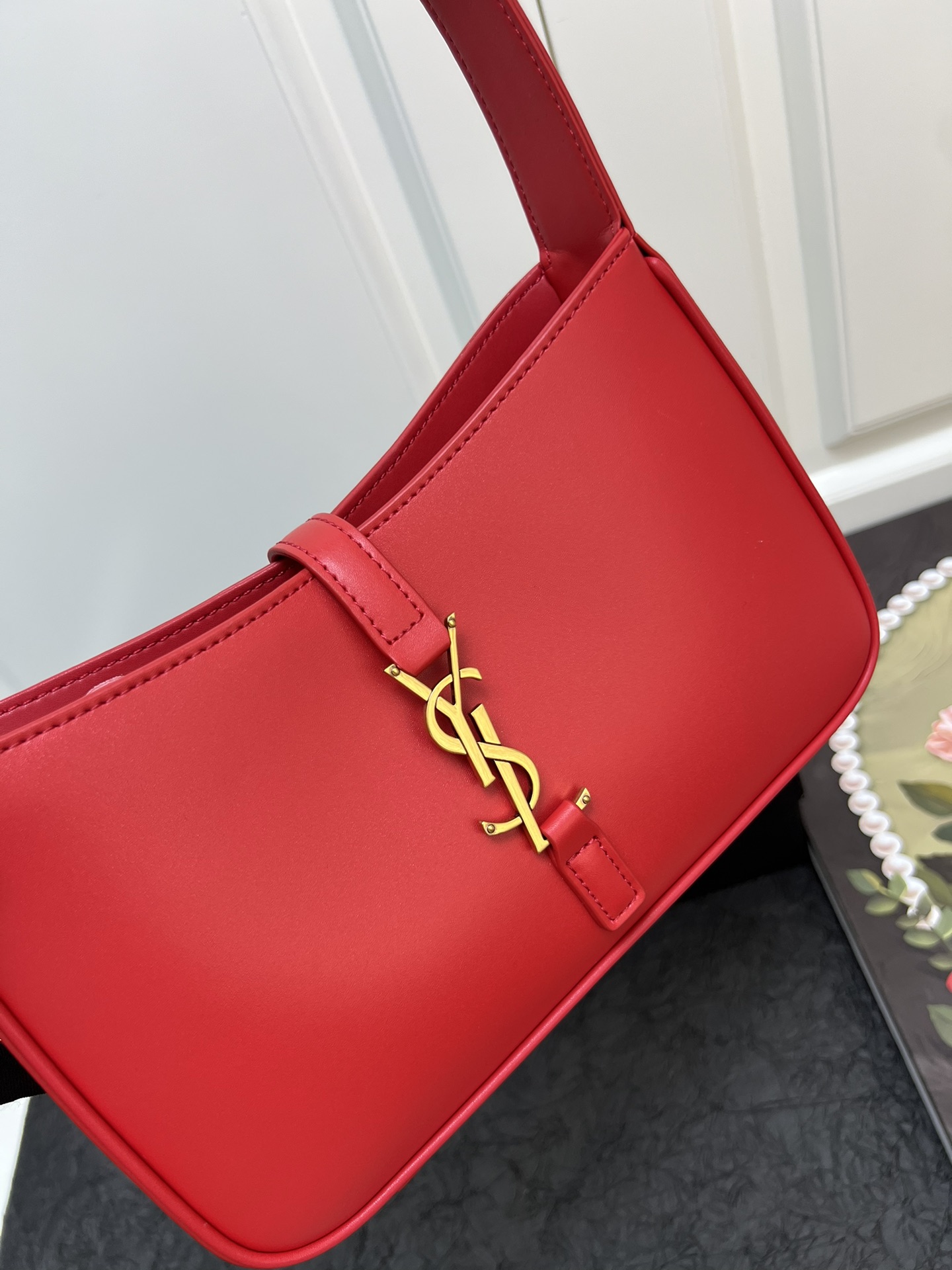 Saint Laurent YSL Le 5 à 7 hobo bag - Red Plain Bag