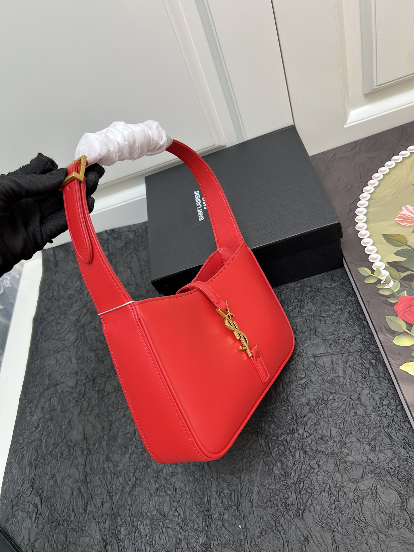 Saint Laurent YSL Le 5 à 7 hobo bag - Red Plain Bag
