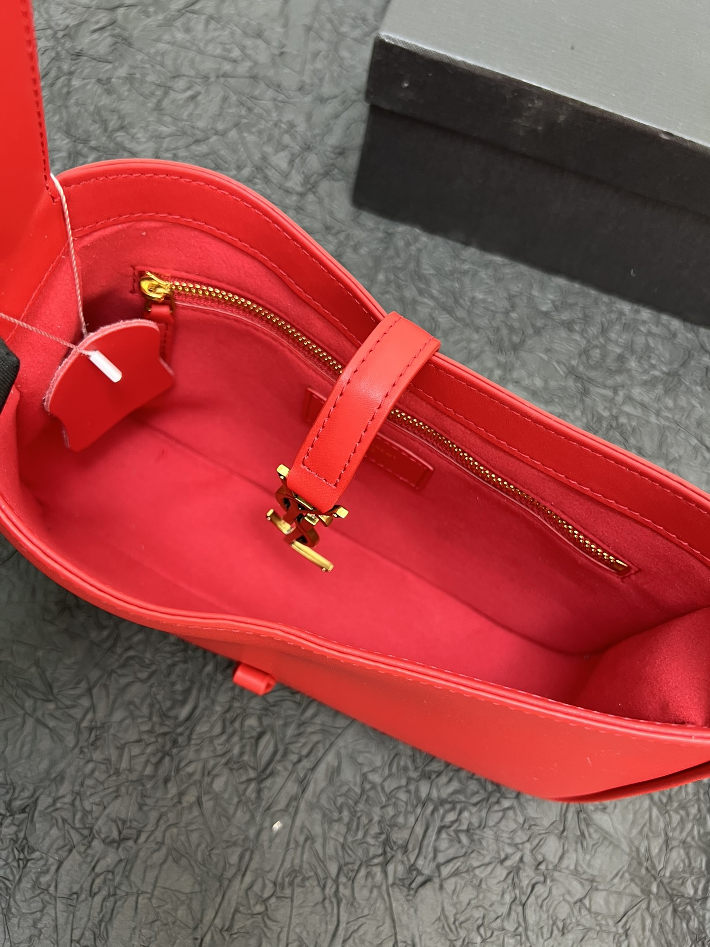 Saint Laurent YSL Le 5 à 7 hobo bag - Red Plain Bag