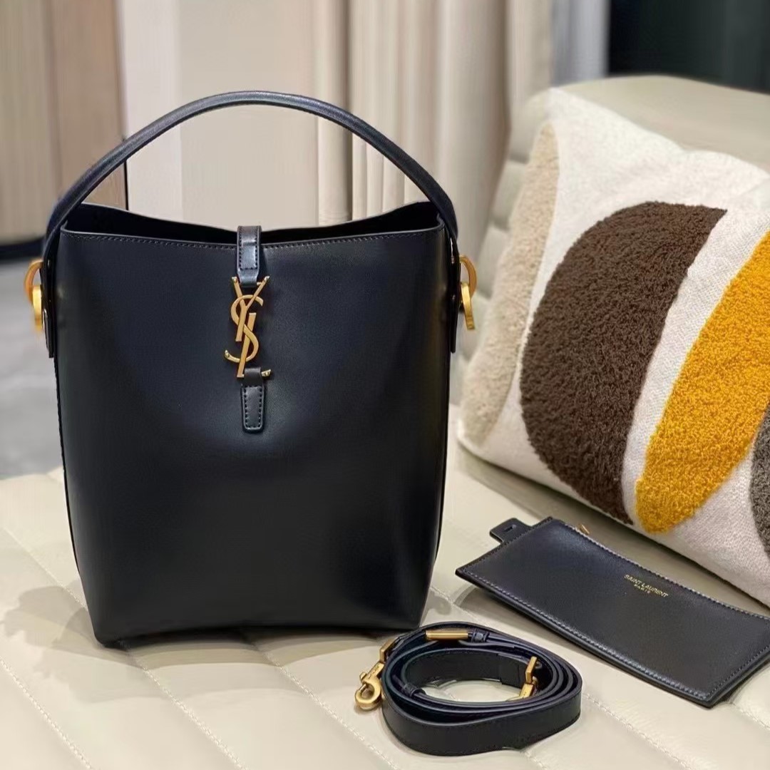 Saint Laurent Le 37 Large Bag in Shiny Leather
