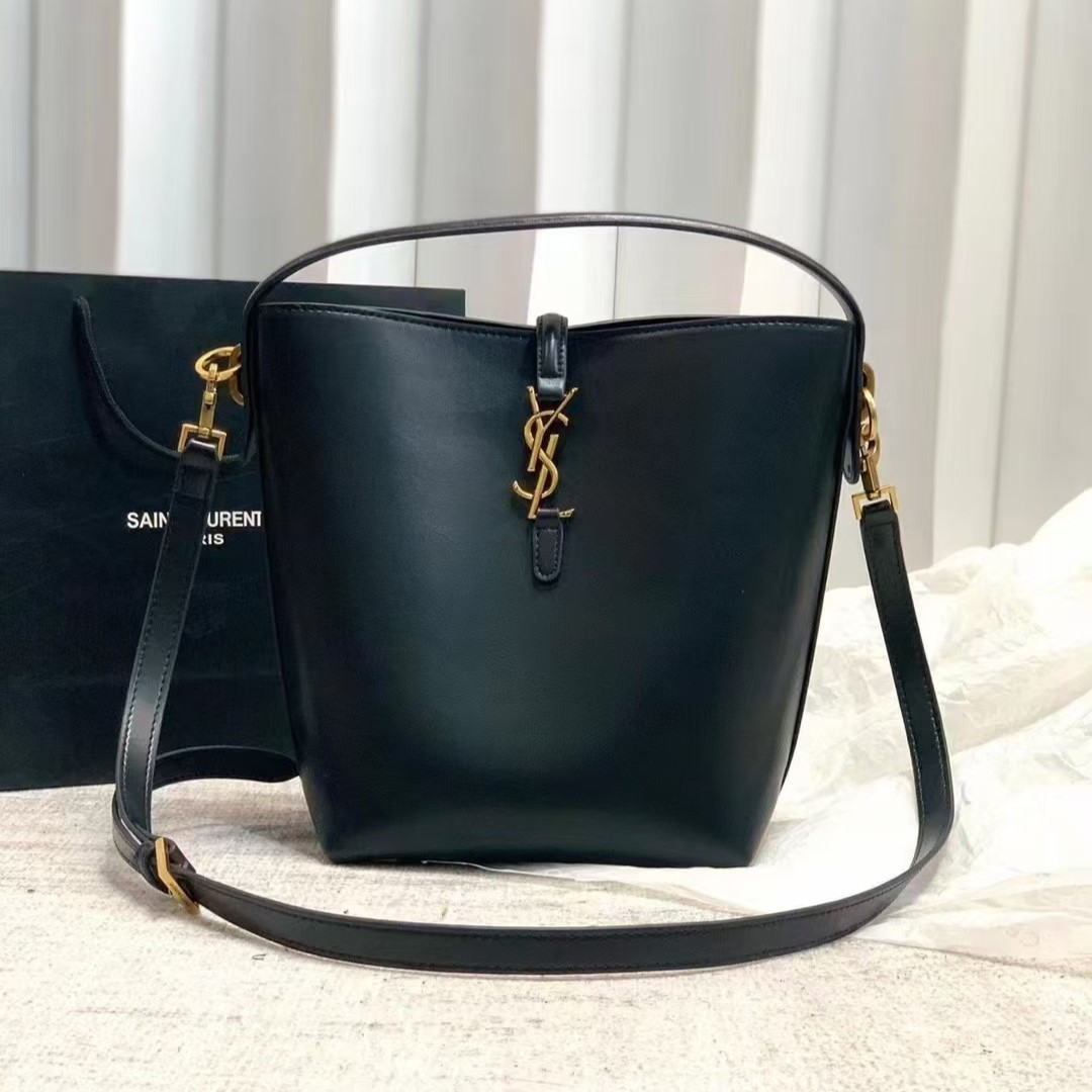 Saint Laurent Le 37 Large Bag in Shiny Leather