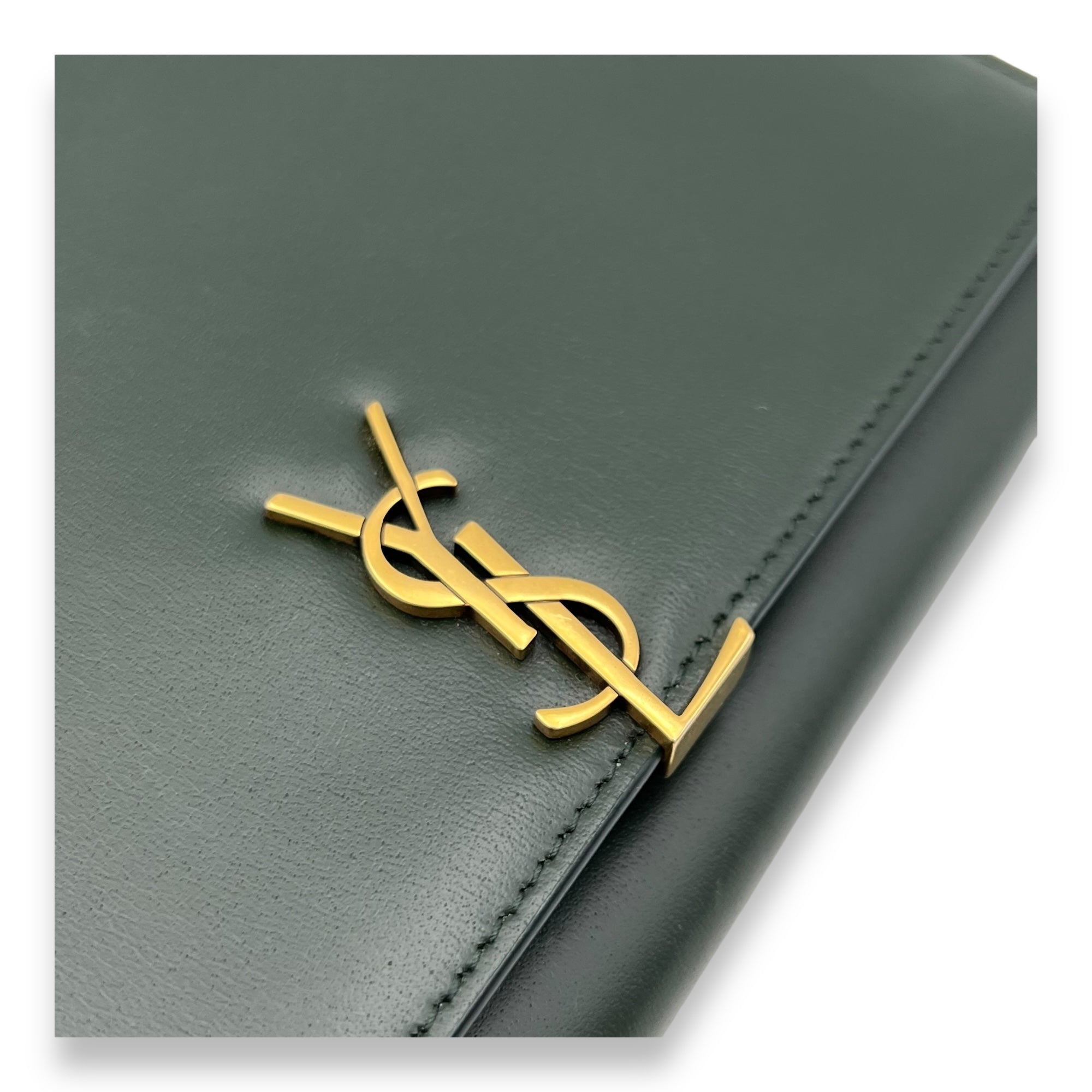 Logo Wallet On Chain Green in Calfskin, Gold hardware