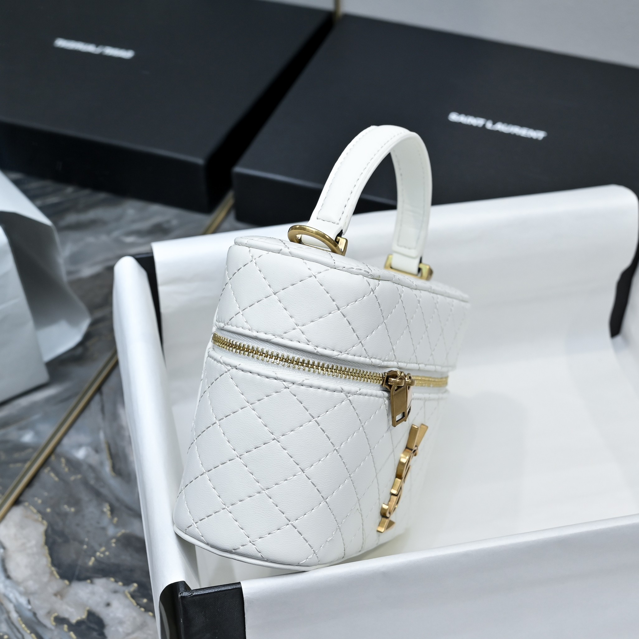 SAINT LAURENT YSL GABY vanity Medium bag in lambskin - BLANC VINTAGE