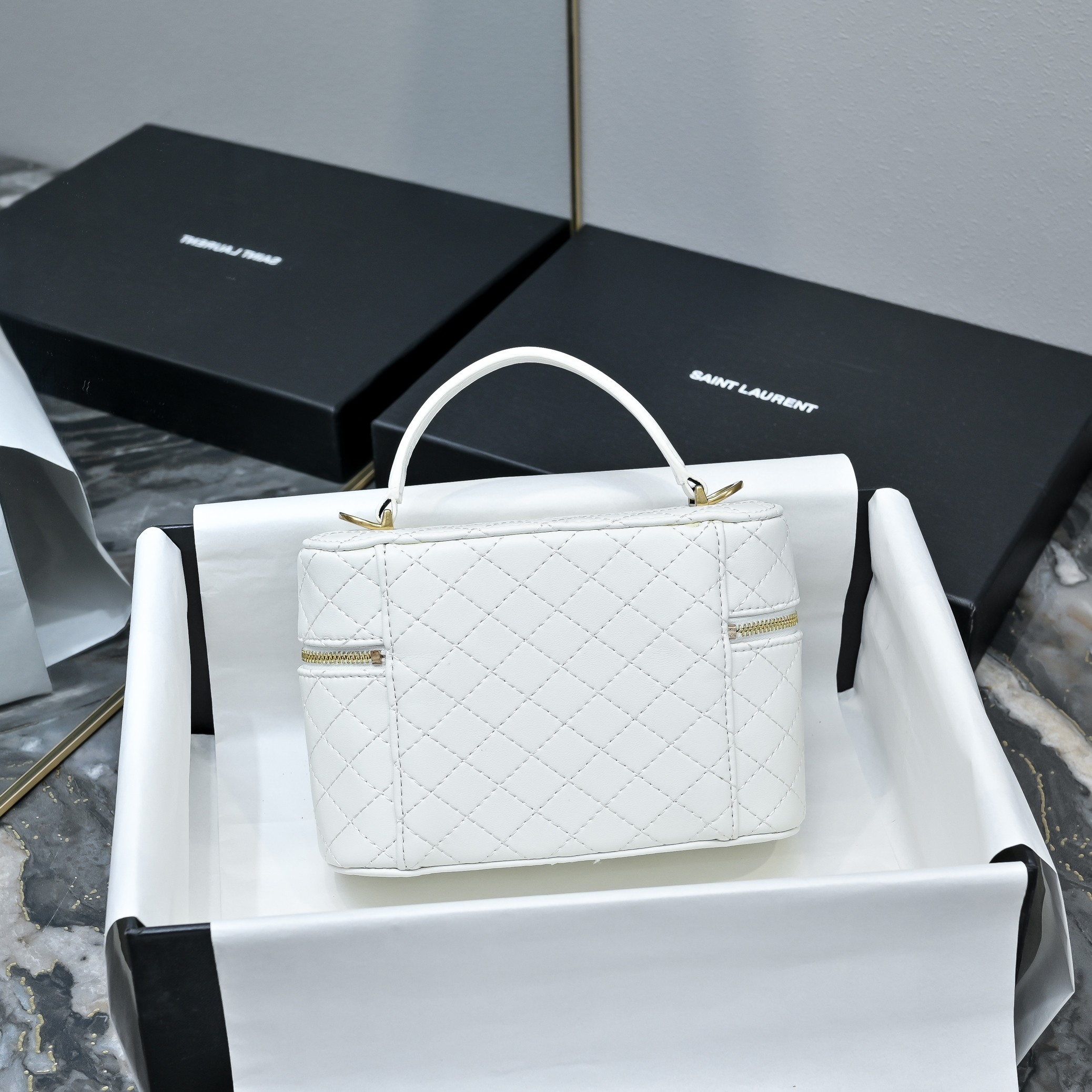SAINT LAURENT YSL GABY vanity Medium bag in lambskin - BLANC VINTAGE