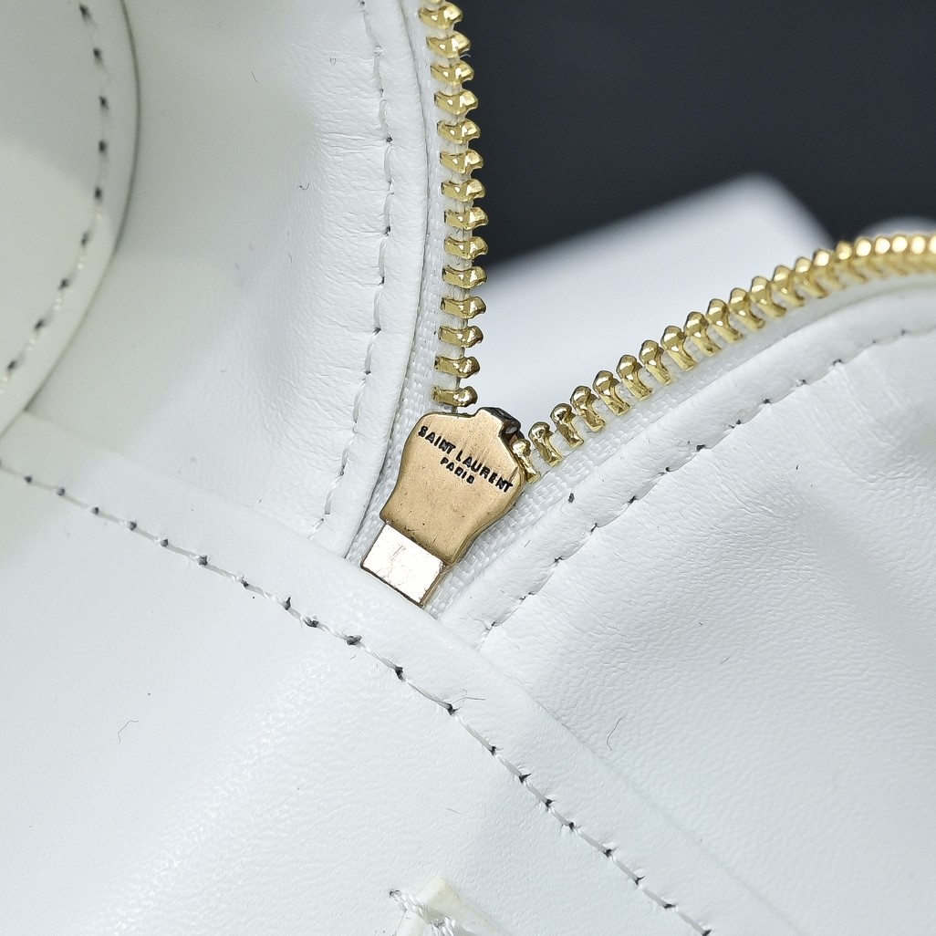 SAINT LAURENT YSL GABY vanity Medium bag in lambskin - BLANC VINTAGE
