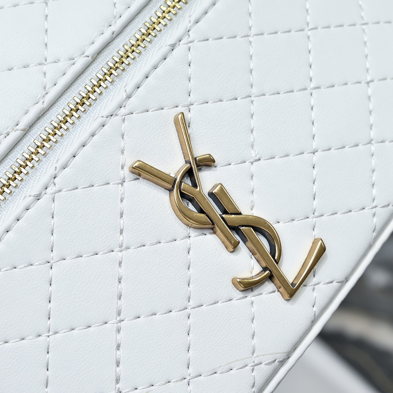 SAINT LAURENT YSL GABY vanity Medium bag in lambskin - BLANC VINTAGE