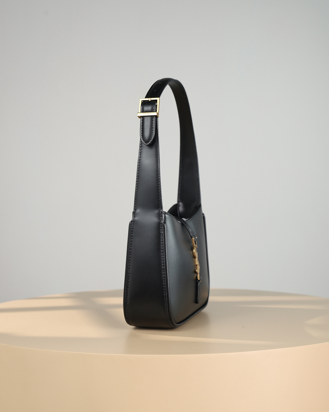 [TOP]SAINT LAURENT YSL Croc-Embossed Le 5 à 7 Hobo Bag
