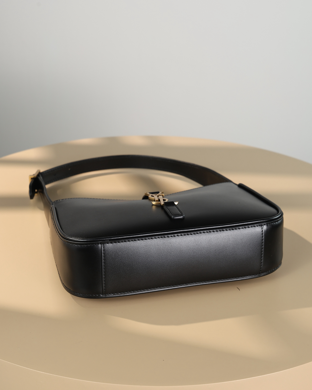 [TOP]SAINT LAURENT YSL Croc-Embossed Le 5 à 7 Hobo Bag