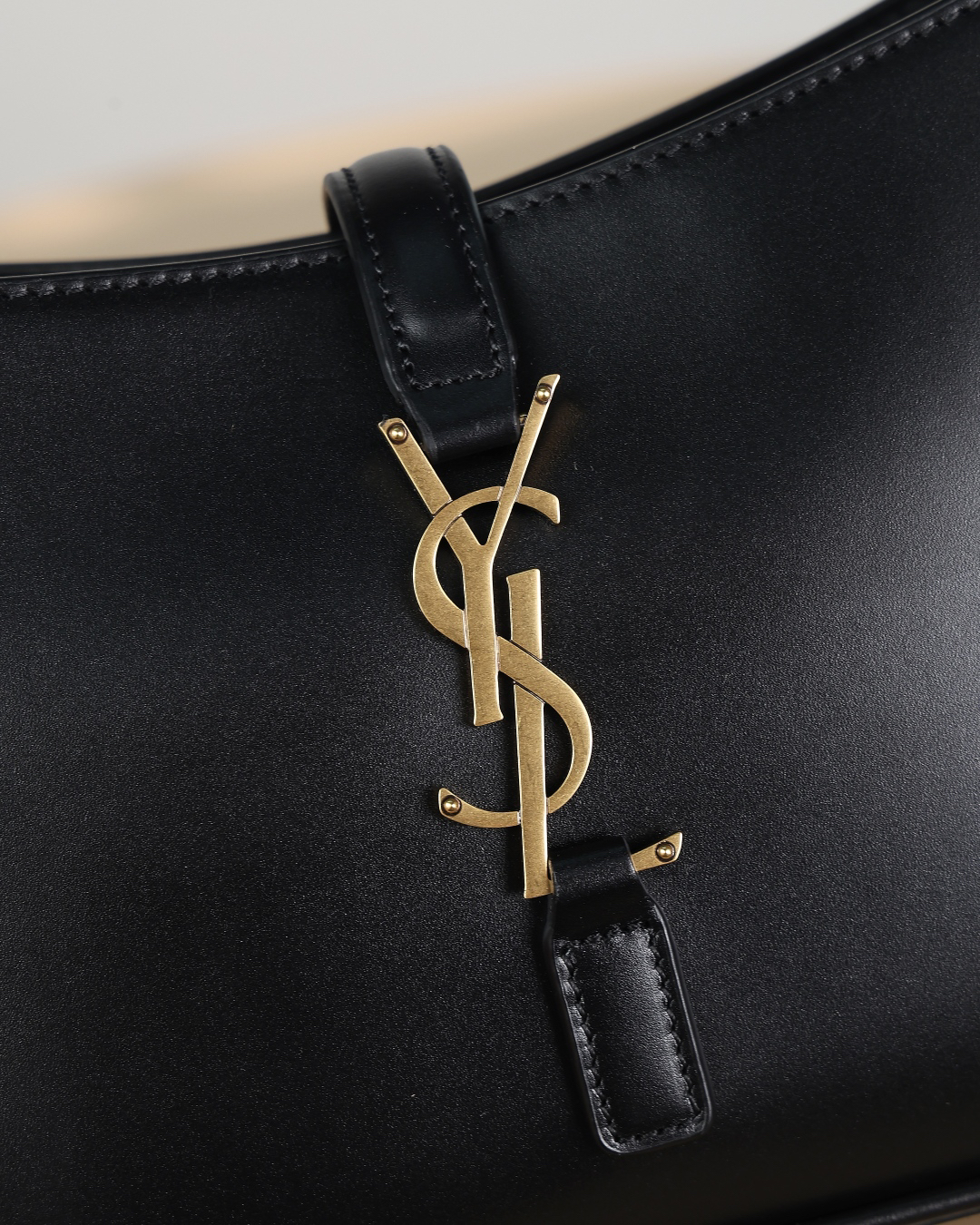[TOP]SAINT LAURENT YSL Croc-Embossed Le 5 à 7 Hobo Bag