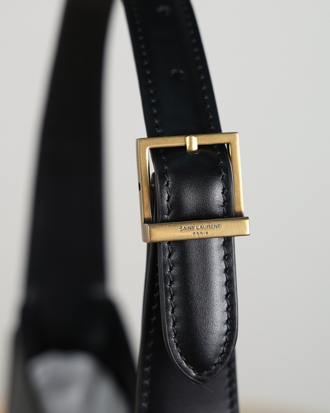 [TOP]SAINT LAURENT YSL Croc-Embossed Le 5 à 7 Hobo Bag