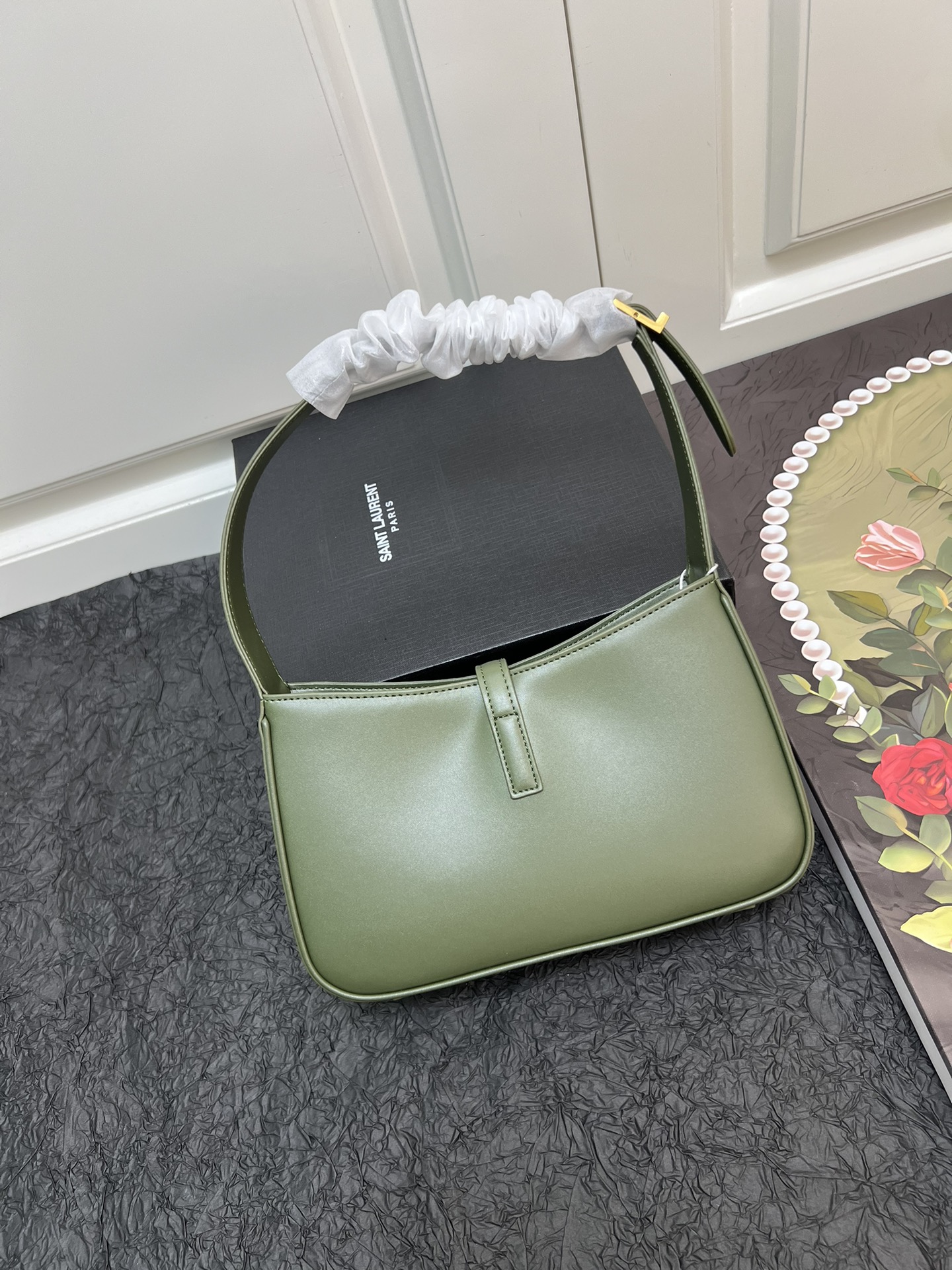 Saint Laurent YSL Le 5 à 7 hobo bag - Green Bag