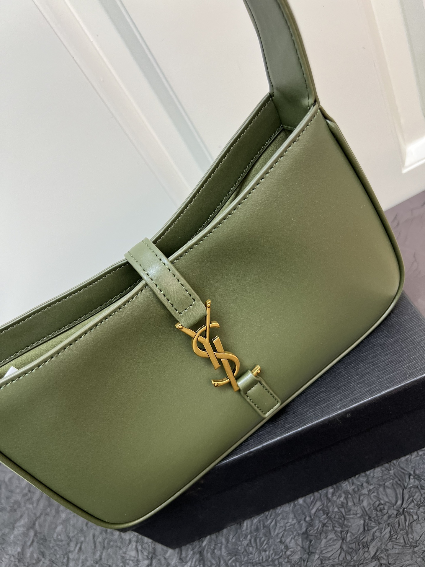 Saint Laurent YSL Le 5 à 7 hobo bag - Green Bag