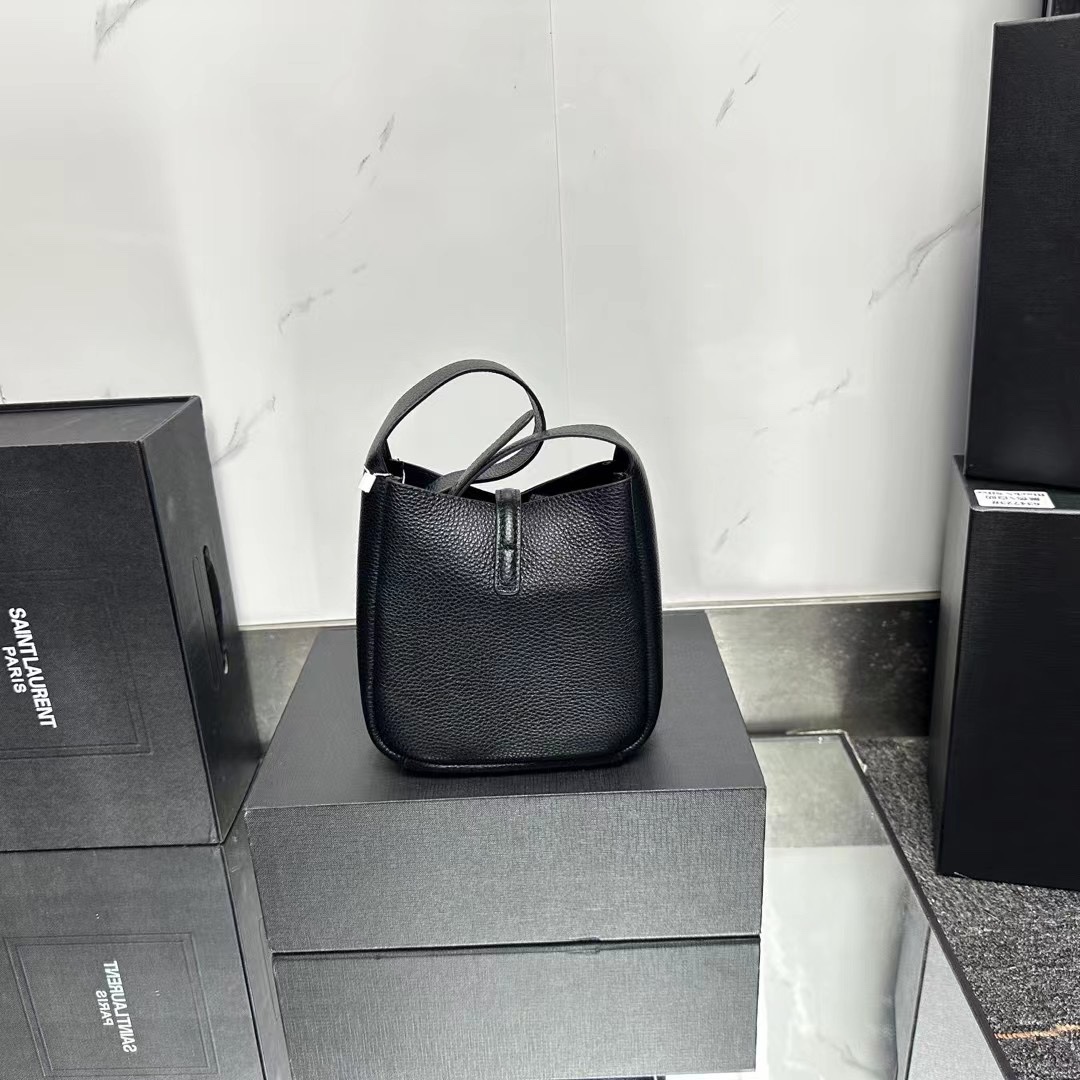 SaintLaurent YSL LE 5 À 7 supple baby in grained leather - Bag