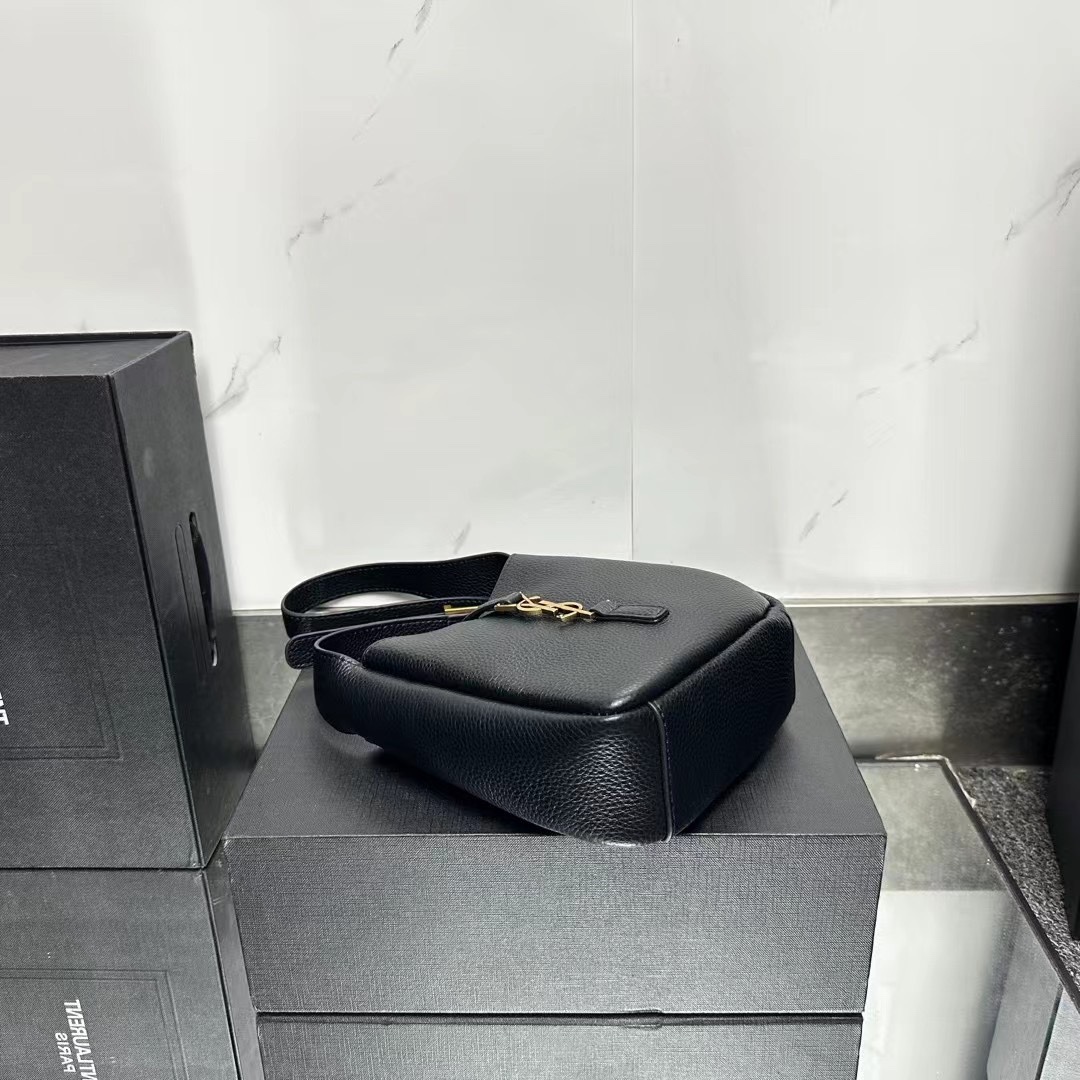 SaintLaurent YSL LE 5 À 7 supple baby in grained leather - Bag