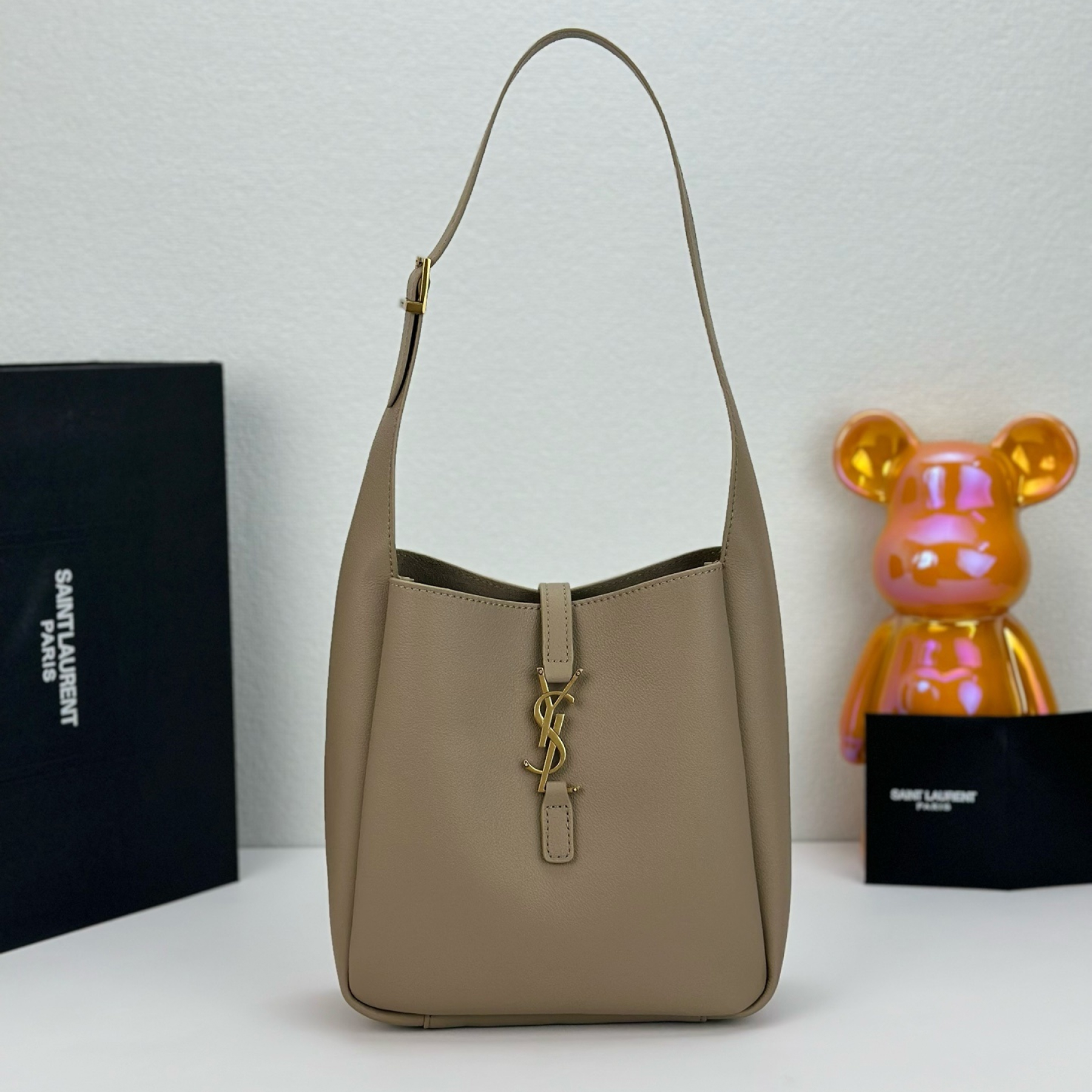 Saint Laurent LE 5 À 7 small bag in soft python Beige - Bag