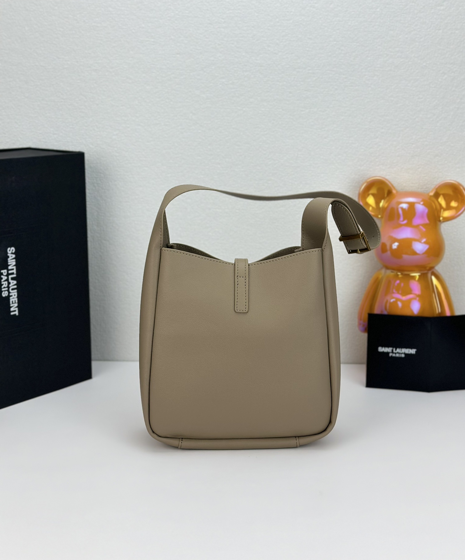 Saint Laurent LE 5 À 7 small bag in soft python Beige - Bag