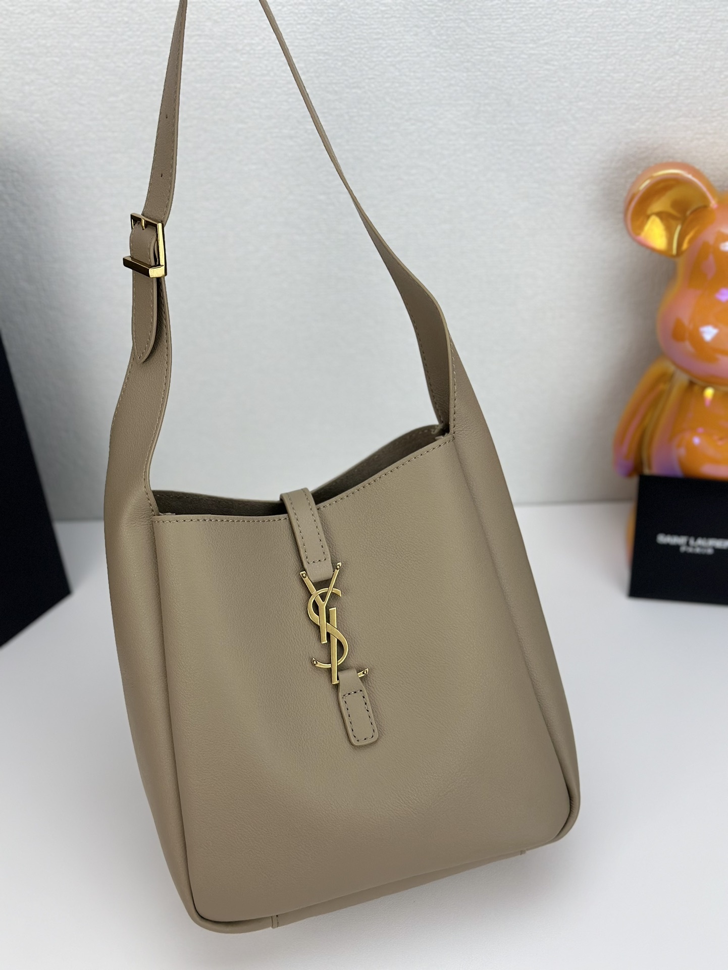 Saint Laurent LE 5 À 7 small bag in soft python Beige - Bag