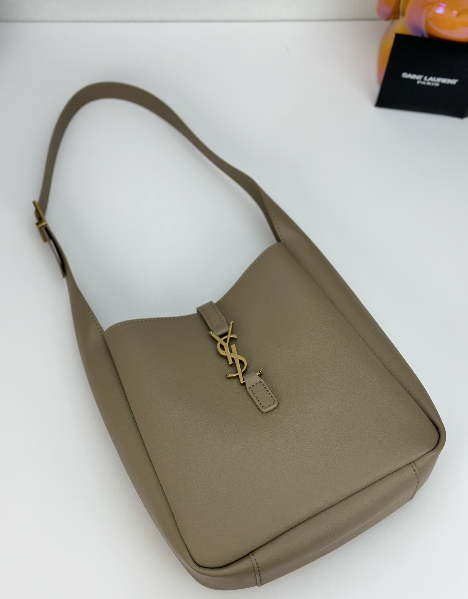 Saint Laurent LE 5 À 7 small bag in soft python Beige - Bag