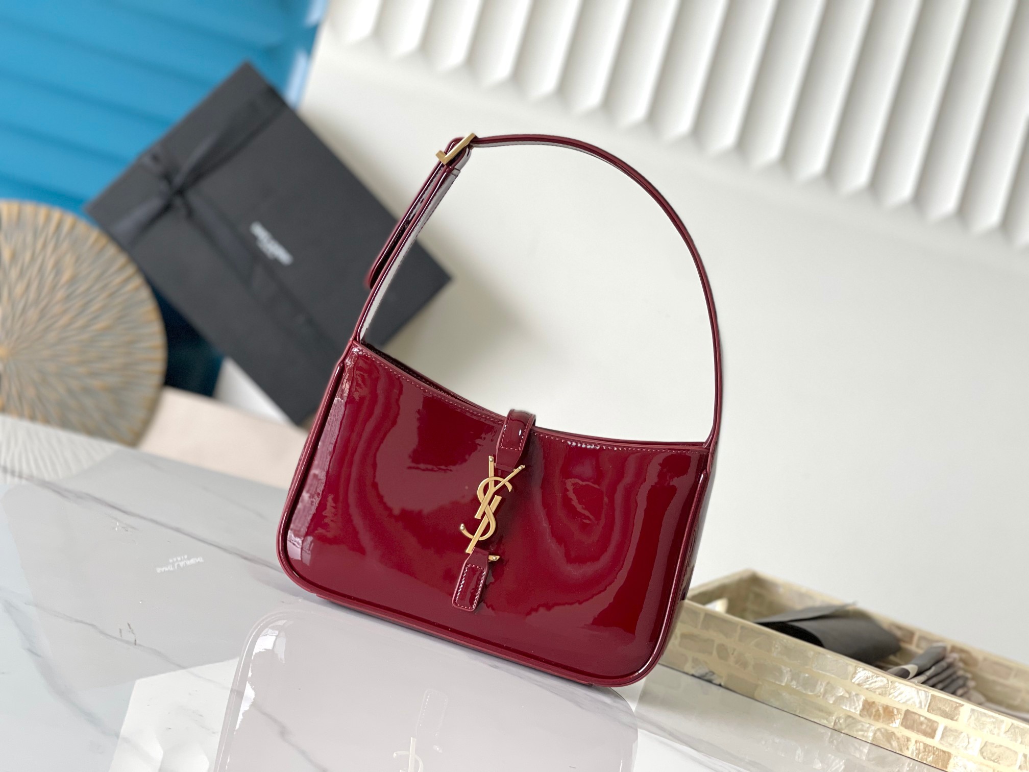 Saint Laurent YSL Le 5 à 7 hobo bag - Wine Bag