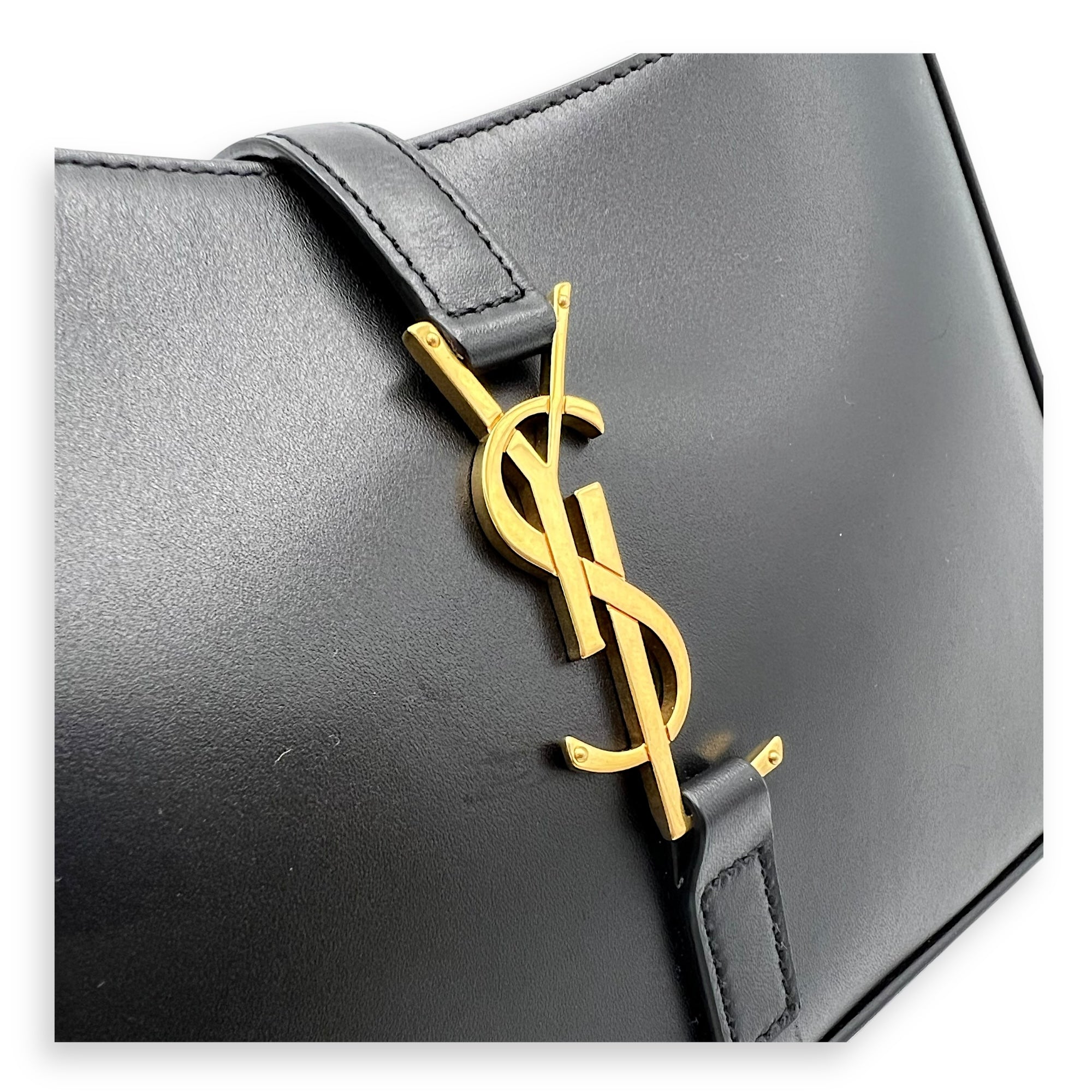 Le 5 A 7 Shoulder Bag Black in Calfskin, Gold hardware