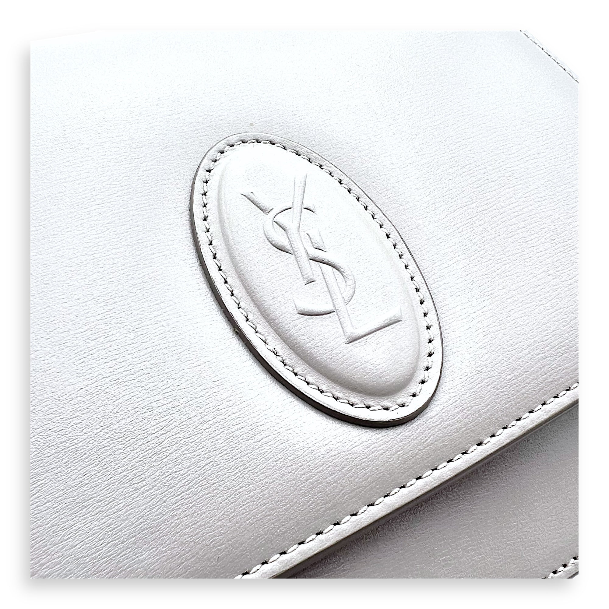 Le 61 Saddle Grey Shoulder Bag in Calfskin, Silver hardware