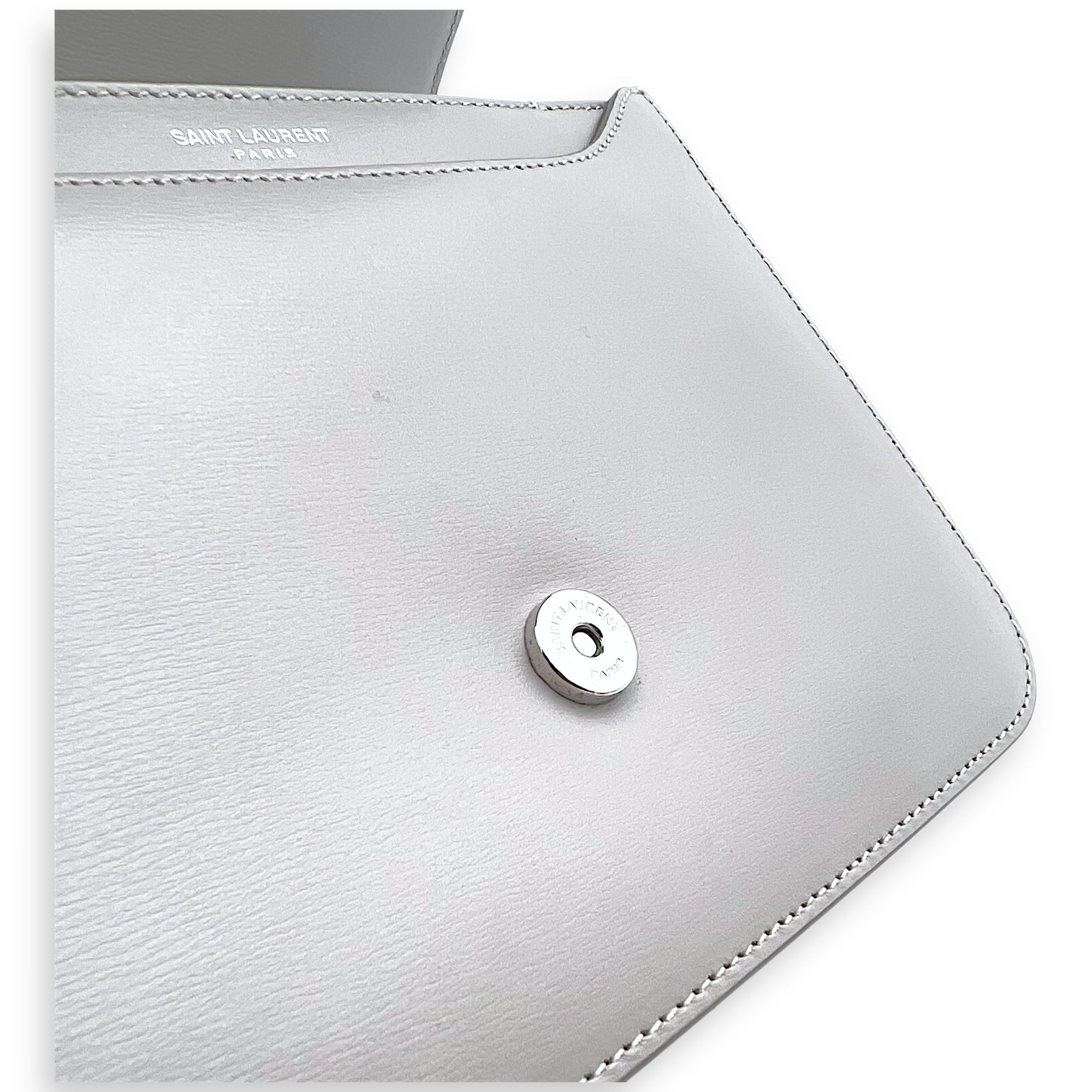 Le 61 Saddle Grey Shoulder Bag in Calfskin, Silver hardware