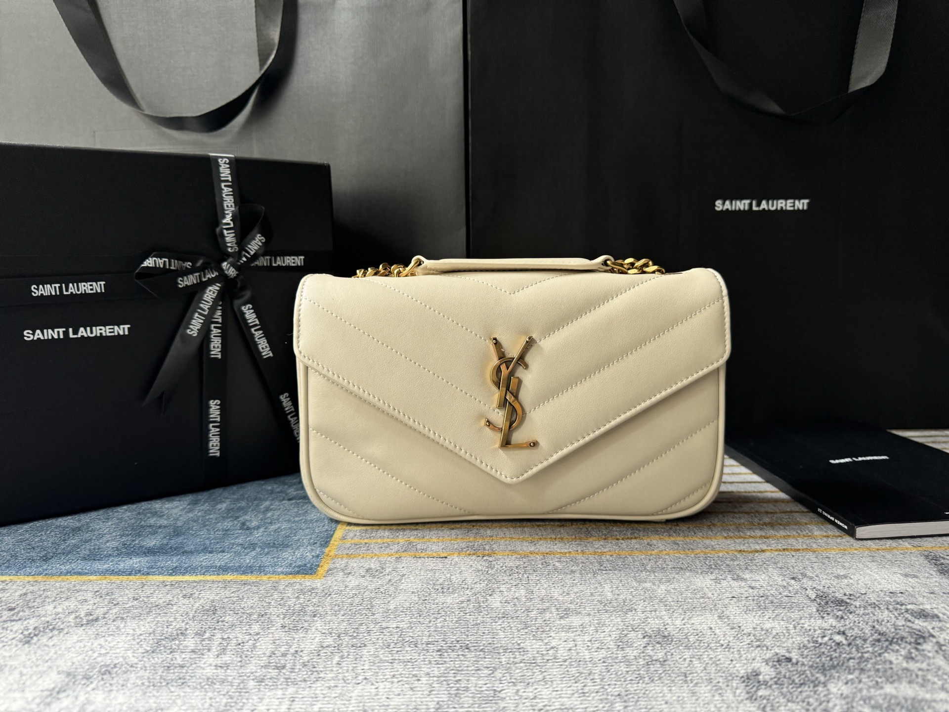 SAINT LAURENT LOULOU in MATELASSÉ Lambskin - White