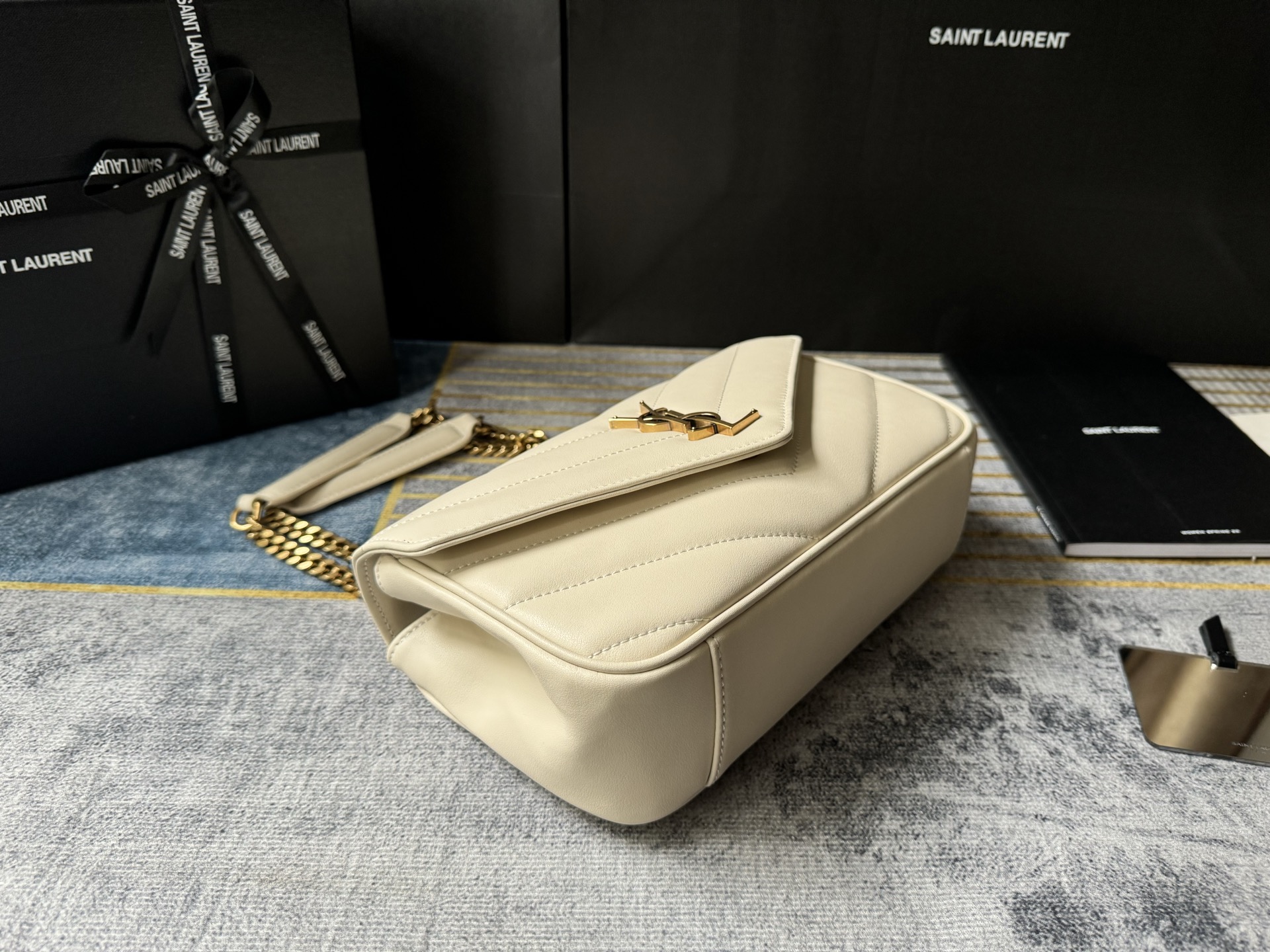 SAINT LAURENT LOULOU in MATELASSÉ Lambskin - White
