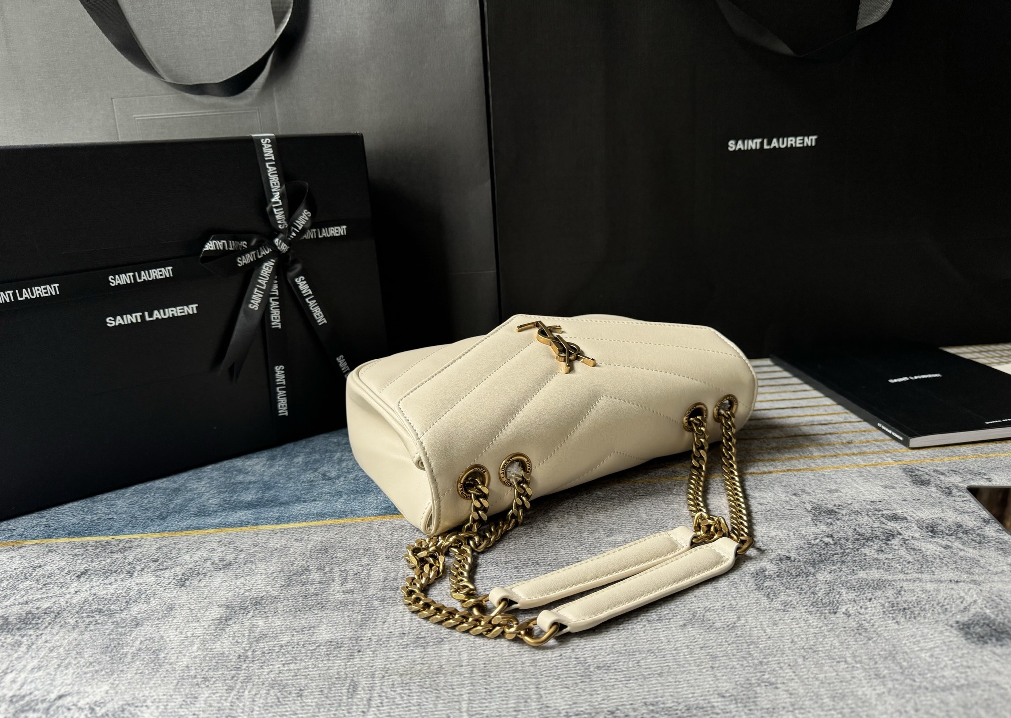 SAINT LAURENT LOULOU in MATELASSÉ Lambskin - White