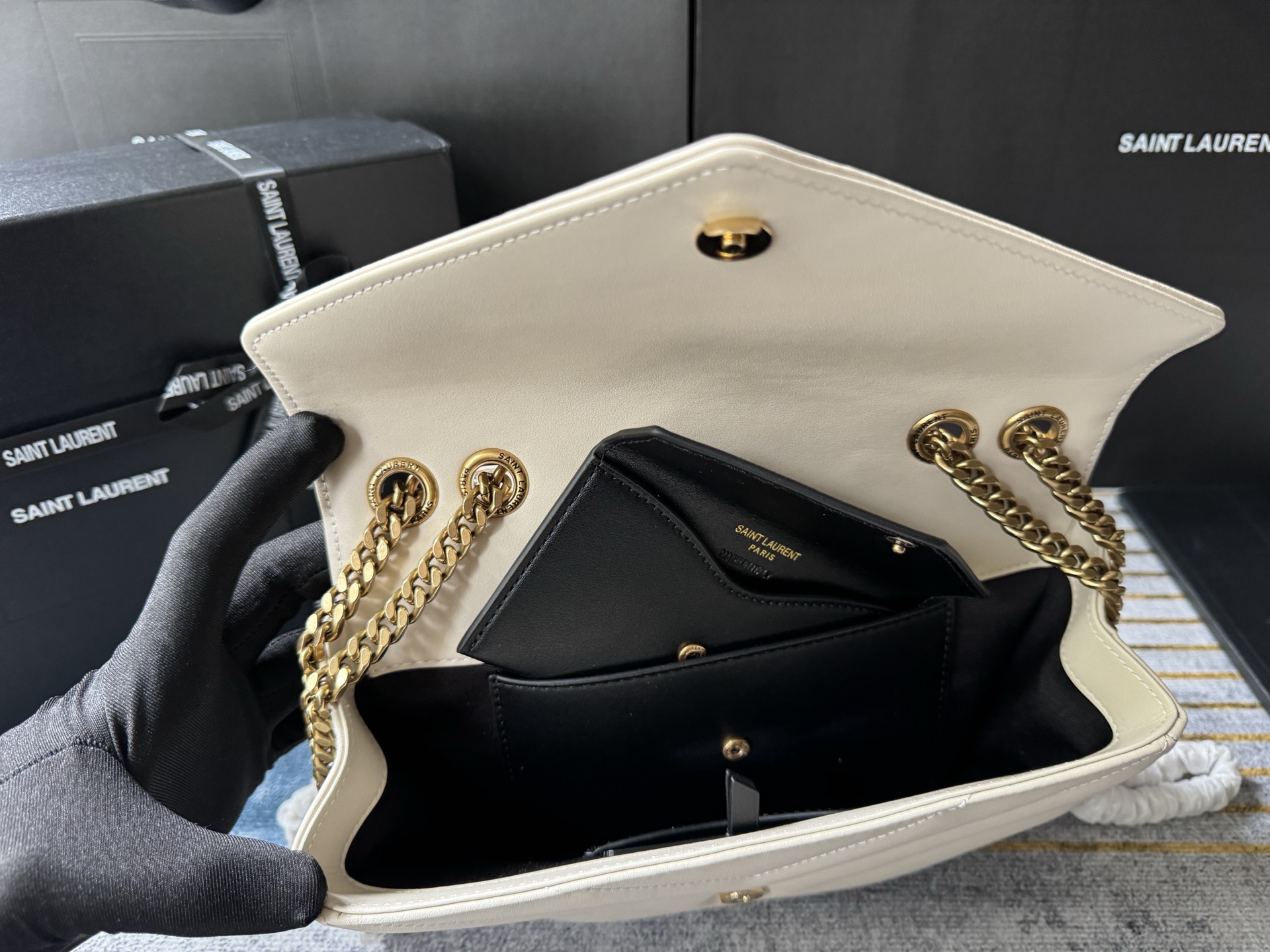 SAINT LAURENT LOULOU in MATELASSÉ Lambskin - White