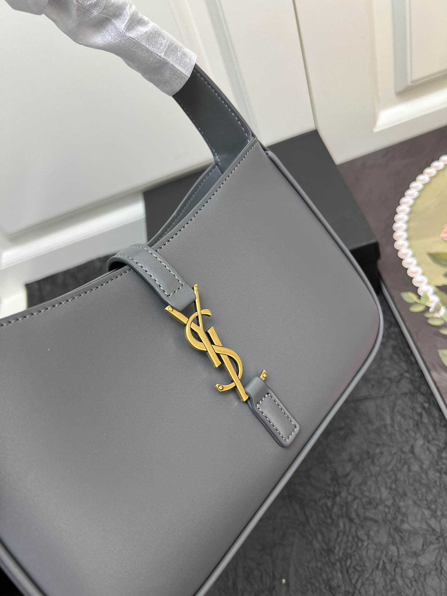 Saint Laurent YSL Le 5 à 7 hobo bag - Gray Plain Bag