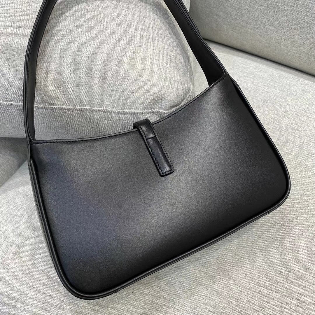 YSL Le 5 A 7 Hobo Bag In Smooth Leather