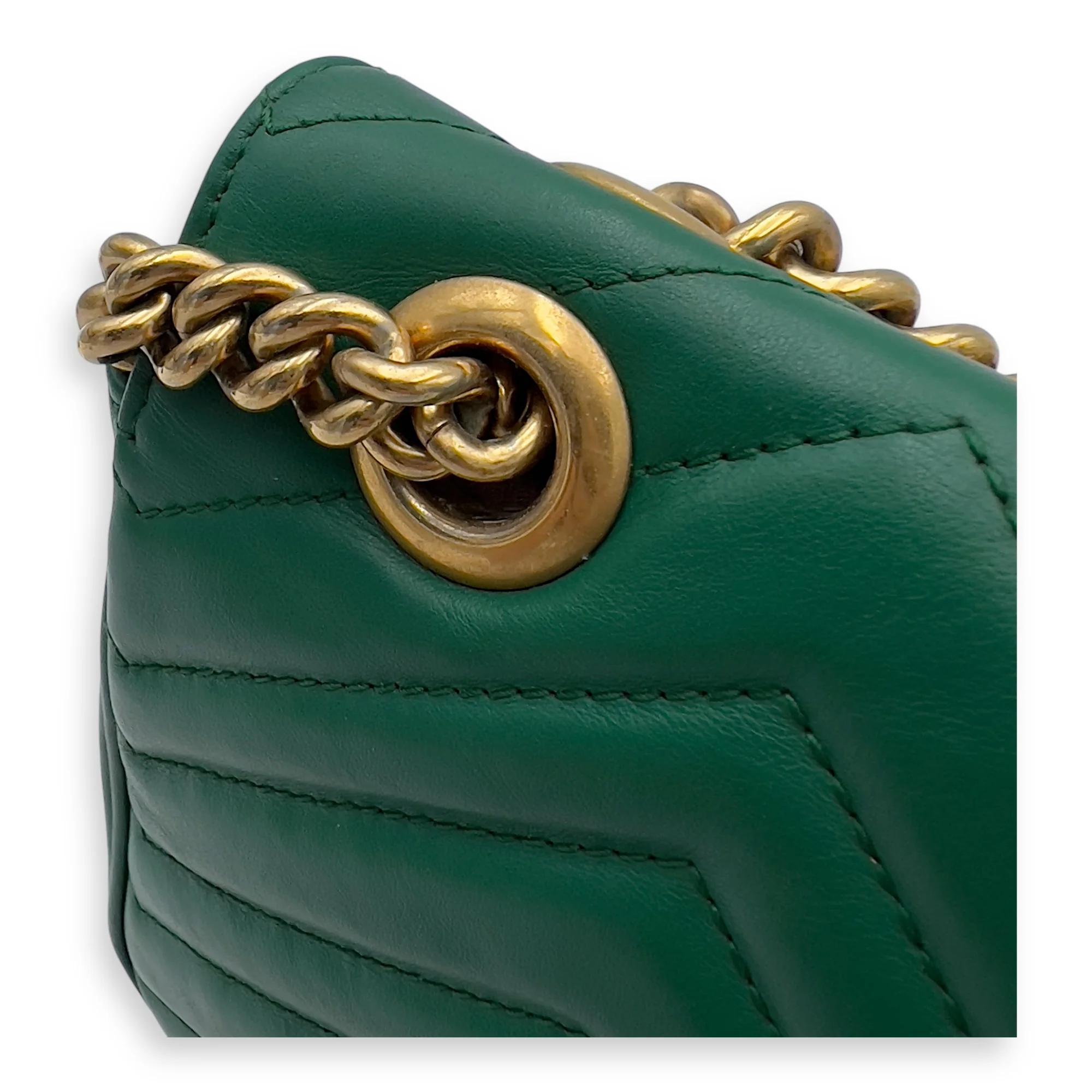 GG Marmont Shoulder Bag Small Green in Calfskin, Gold hardware
