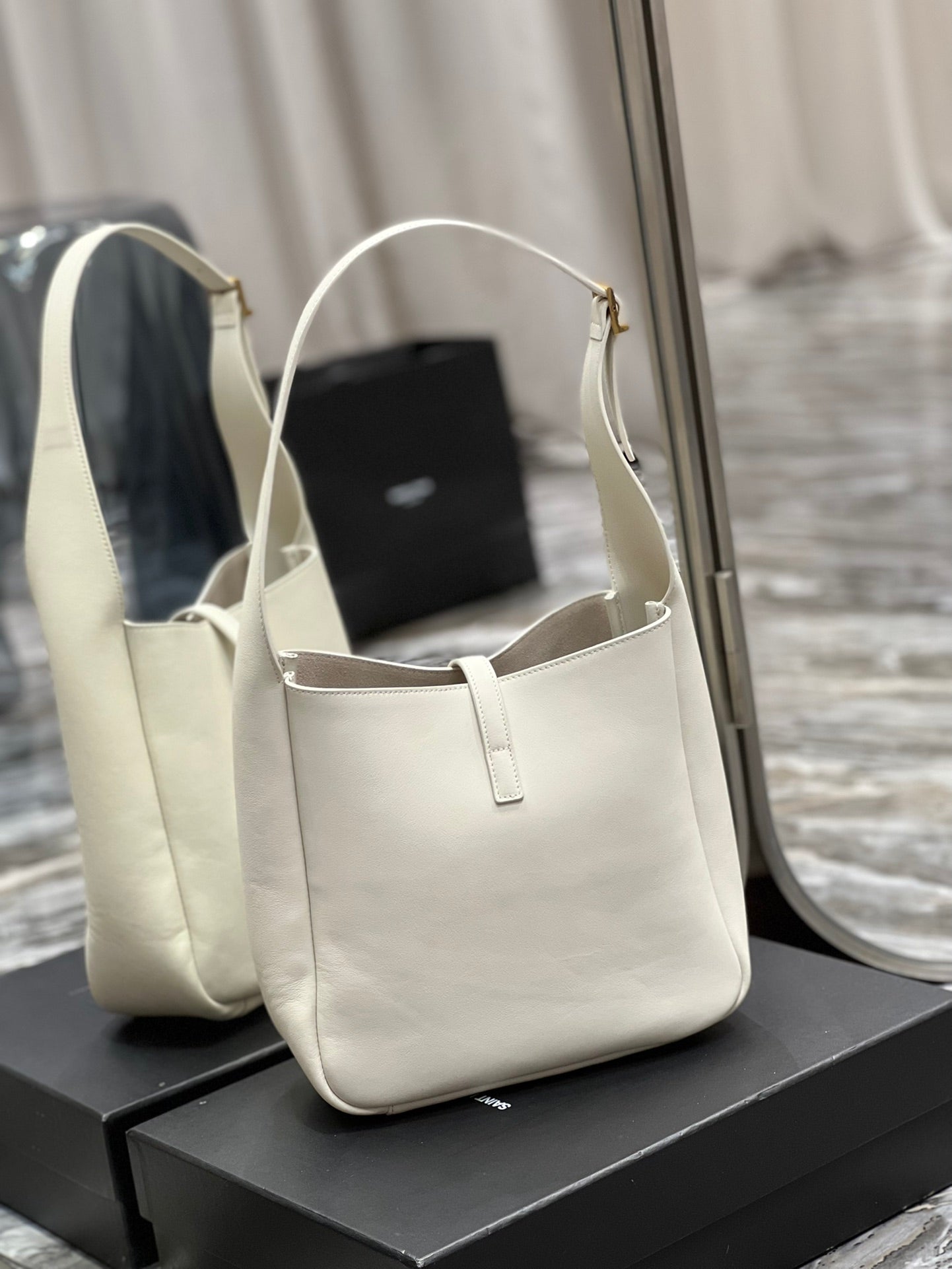 YSL LE 5 À 7 SOFT SMALL HOBO BAG IN SMOOTH LEATHER