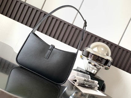 YSL Le 5 A 7 Hobo Bag In Smooth Leather