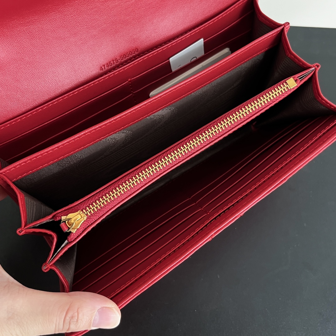 Gucci Marmont Chain Wallet - Red Gold Wallet