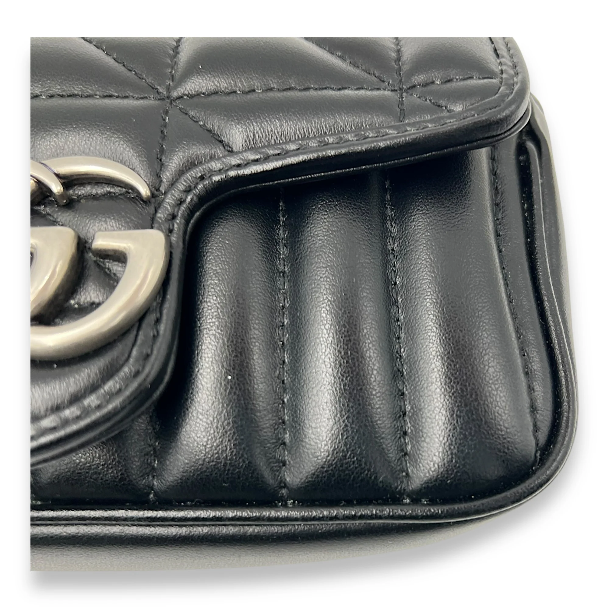 GG Marmont Super Mini Black Shoulder Bag in Calfskin, Silver hardware