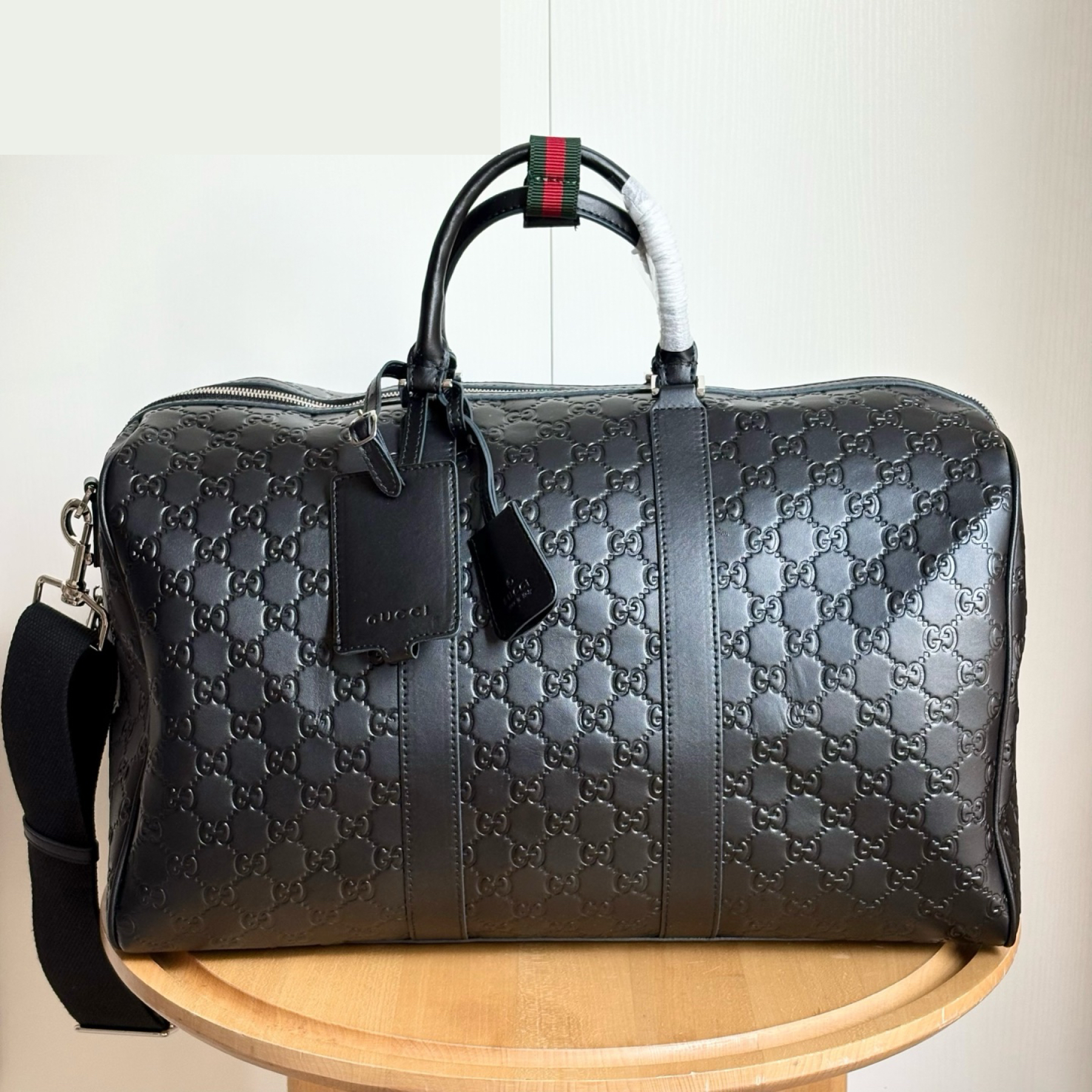 Gucci GG Emblem medium duffle bag - Black