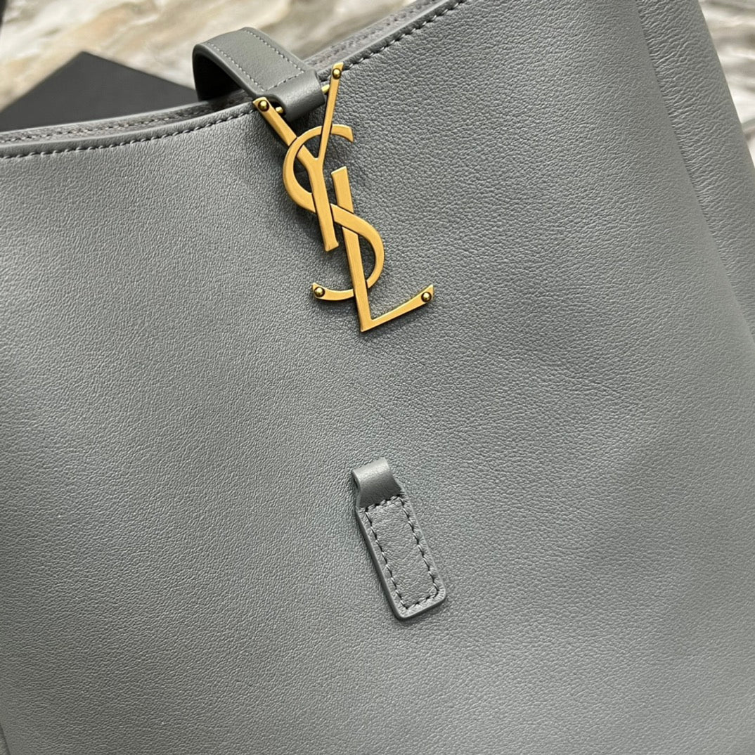 YSL LE 5 À 7 SOFT SMALL HOBO BAG IN SMOOTH LEATHER
