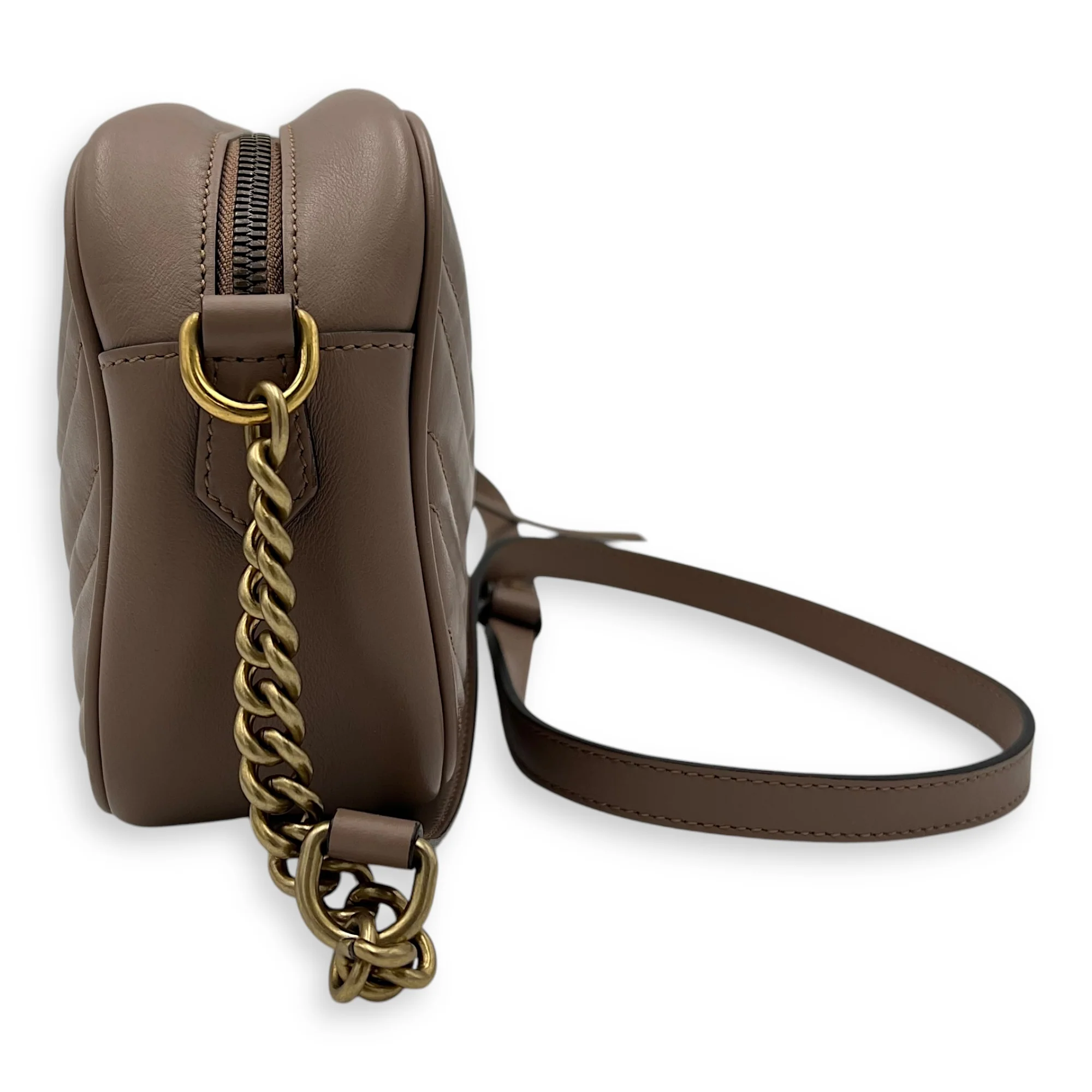 GG Marmont Crossbody Bag Medium Pink in Calfskin, Gold hardware