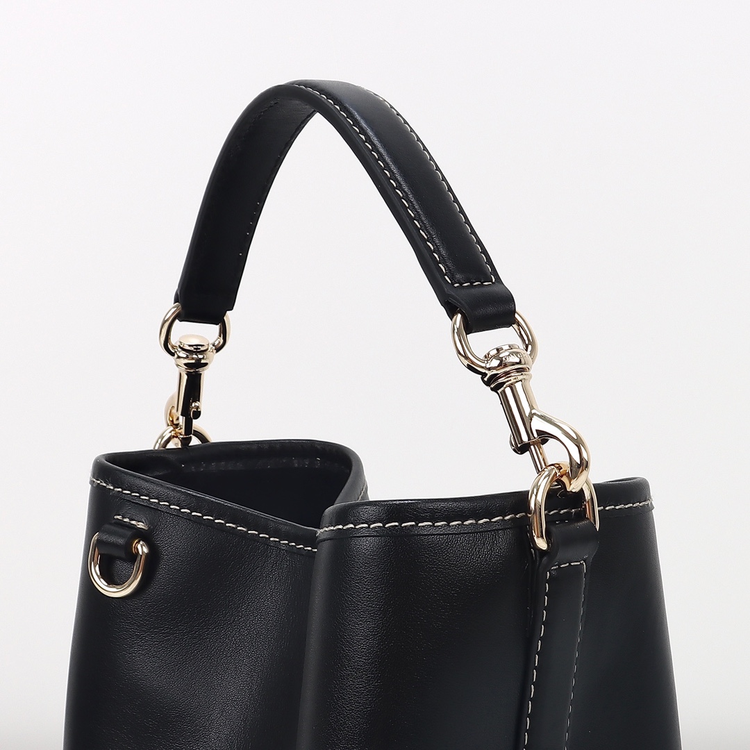 Gucci GG Emblem Bucket Bag - Black