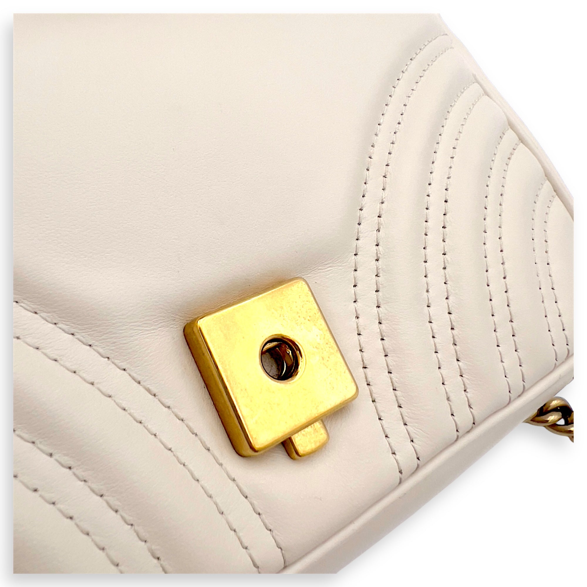 GG Marmont Shoulder Bag Mini White in Calfskin, Gold hardware