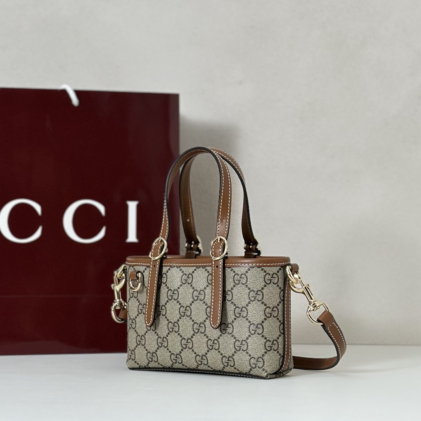 Gucci GG Emblem mini bag - Beige