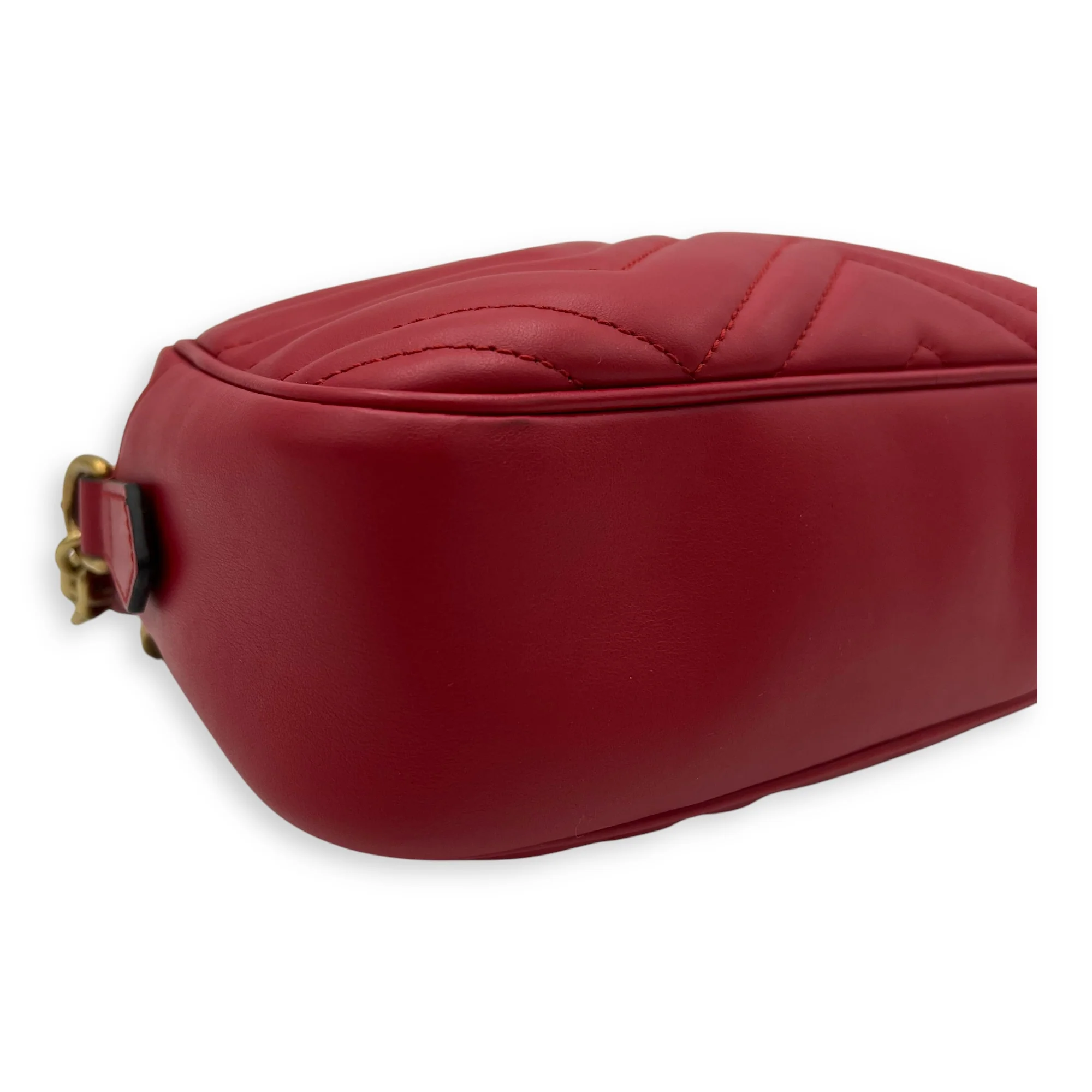 GG Marmont Shoulder Bag Red in Calfskin, Gold hardware