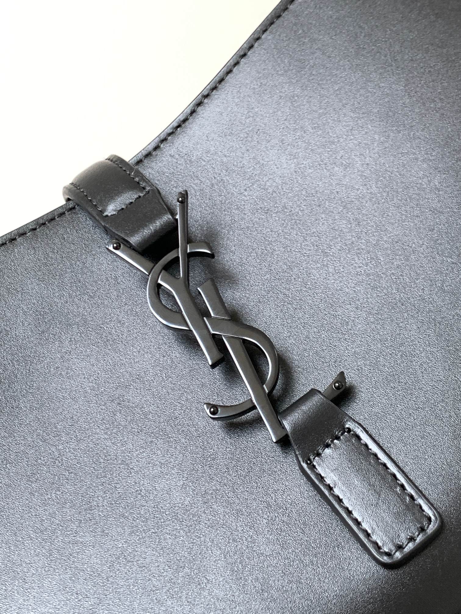 YSL Le 5 A 7 Hobo Bag In Smooth Leather