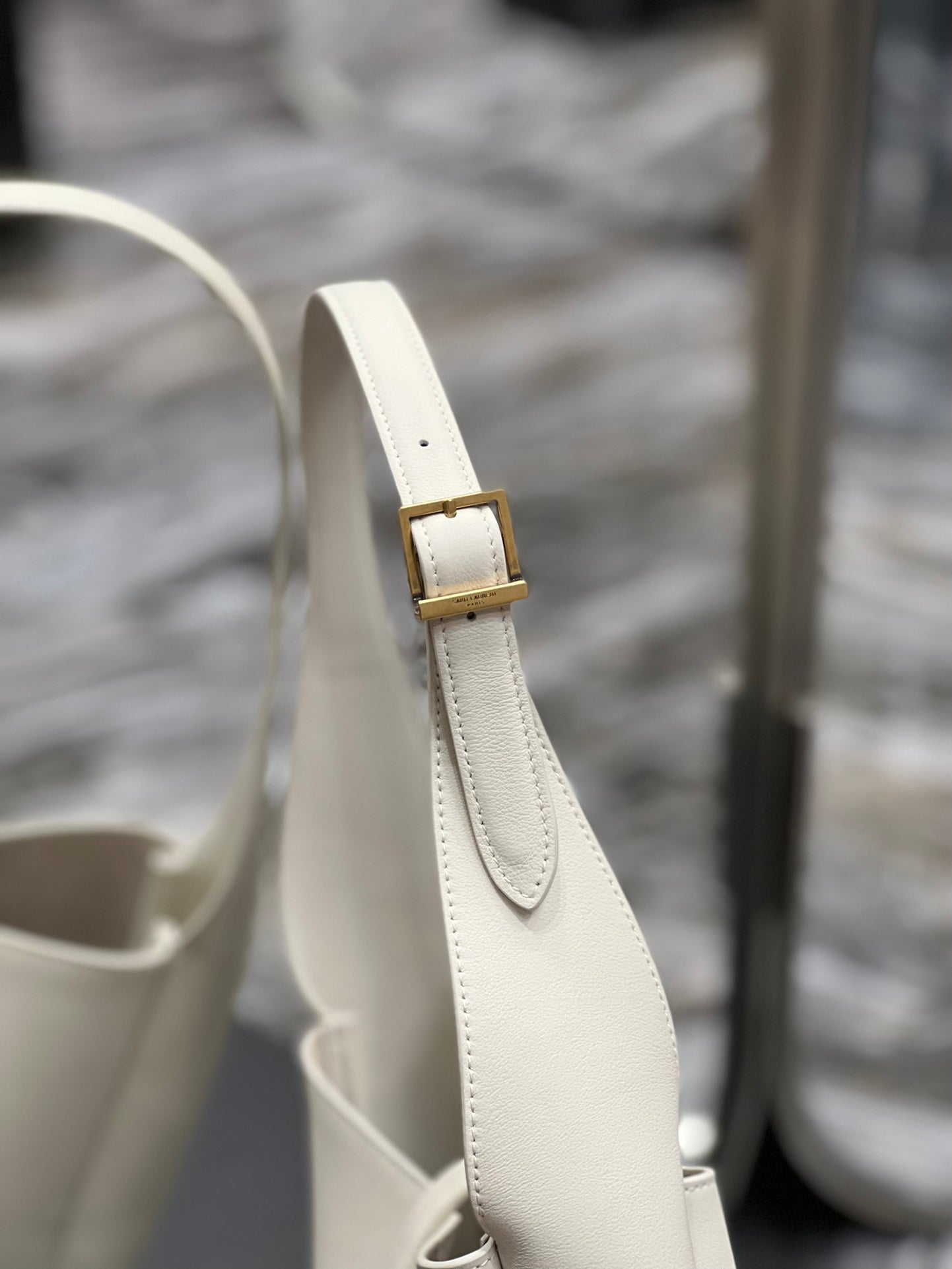 YSL LE 5 À 7 SOFT SMALL HOBO BAG IN SMOOTH LEATHER